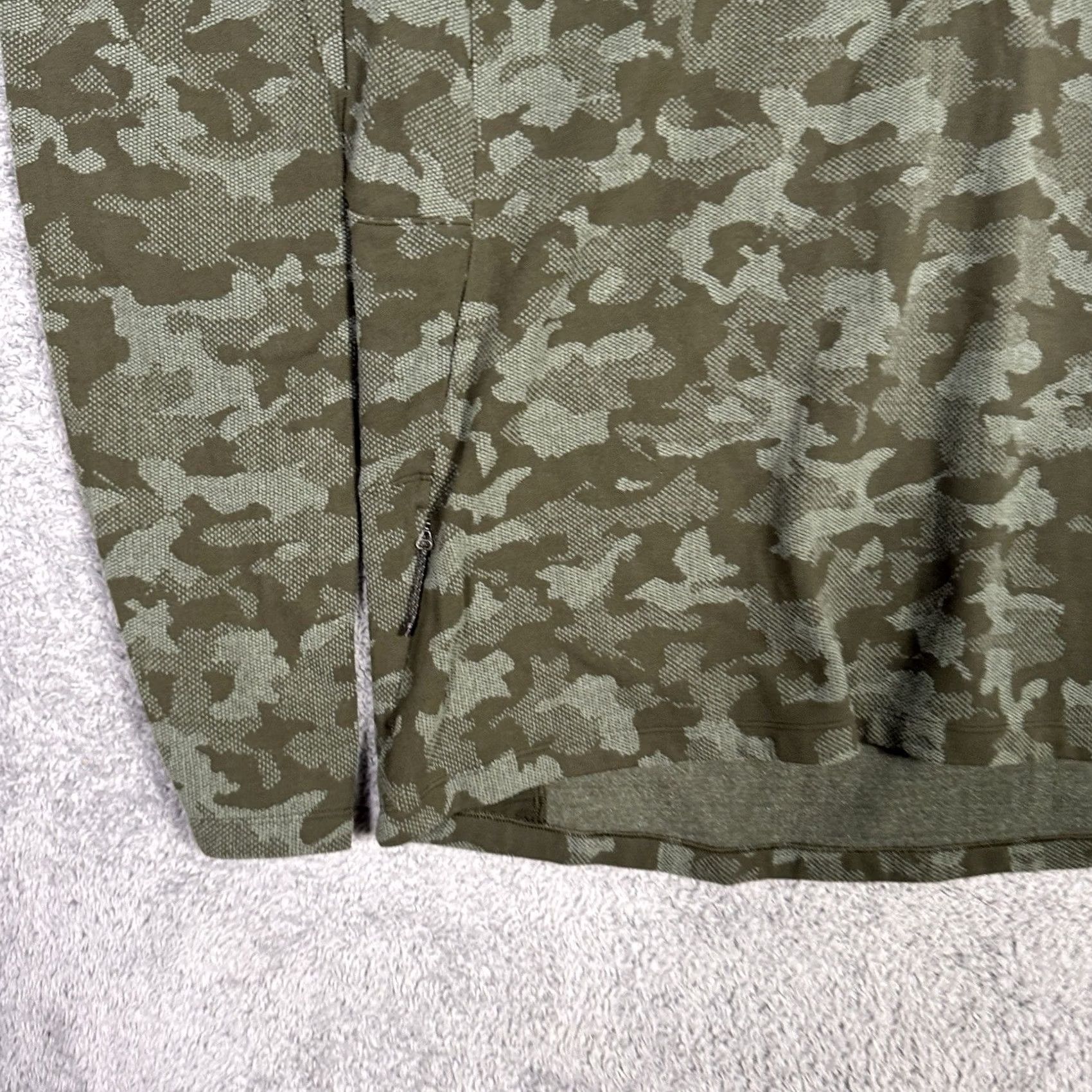 Lululemon Lululemon Jacket Mens L Surge Warm 1/2 Zip Jacquard Pullover Camo LM3CGCS Size US L / EU 52-54 / 3 - 2 Thumbnail