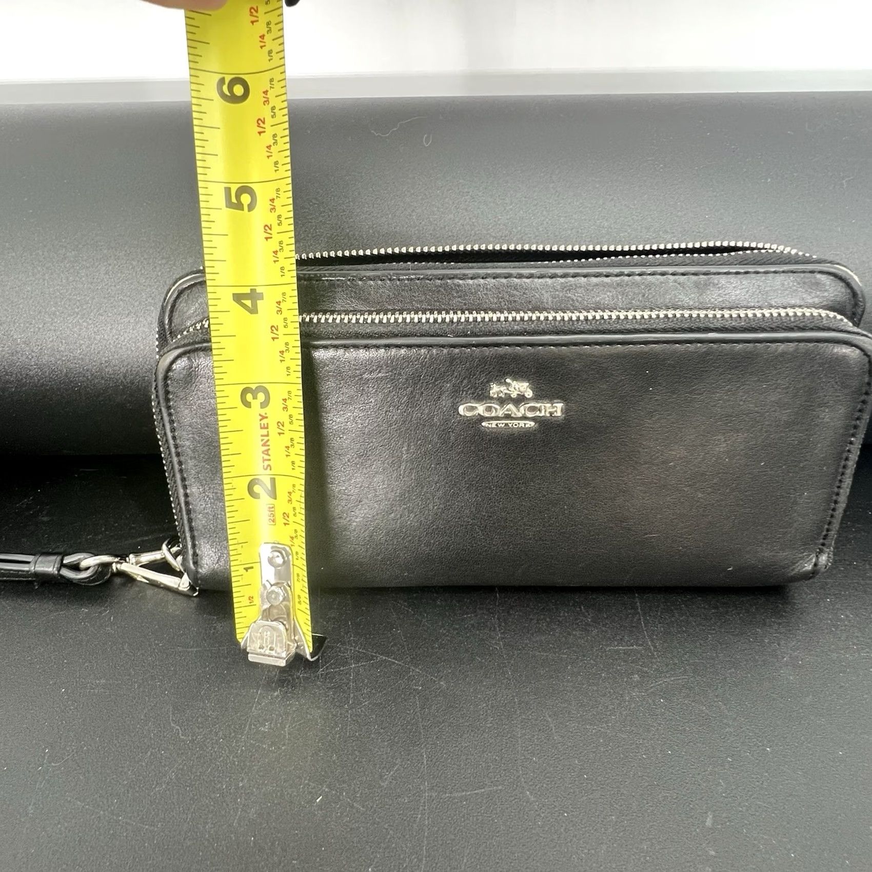 Coach VINTAGE Coach Wallet Black Leather Zip-Around One Size Women Girls Mens Reattached Zipper Pull Size ONE SIZE - 3 Thumbnail