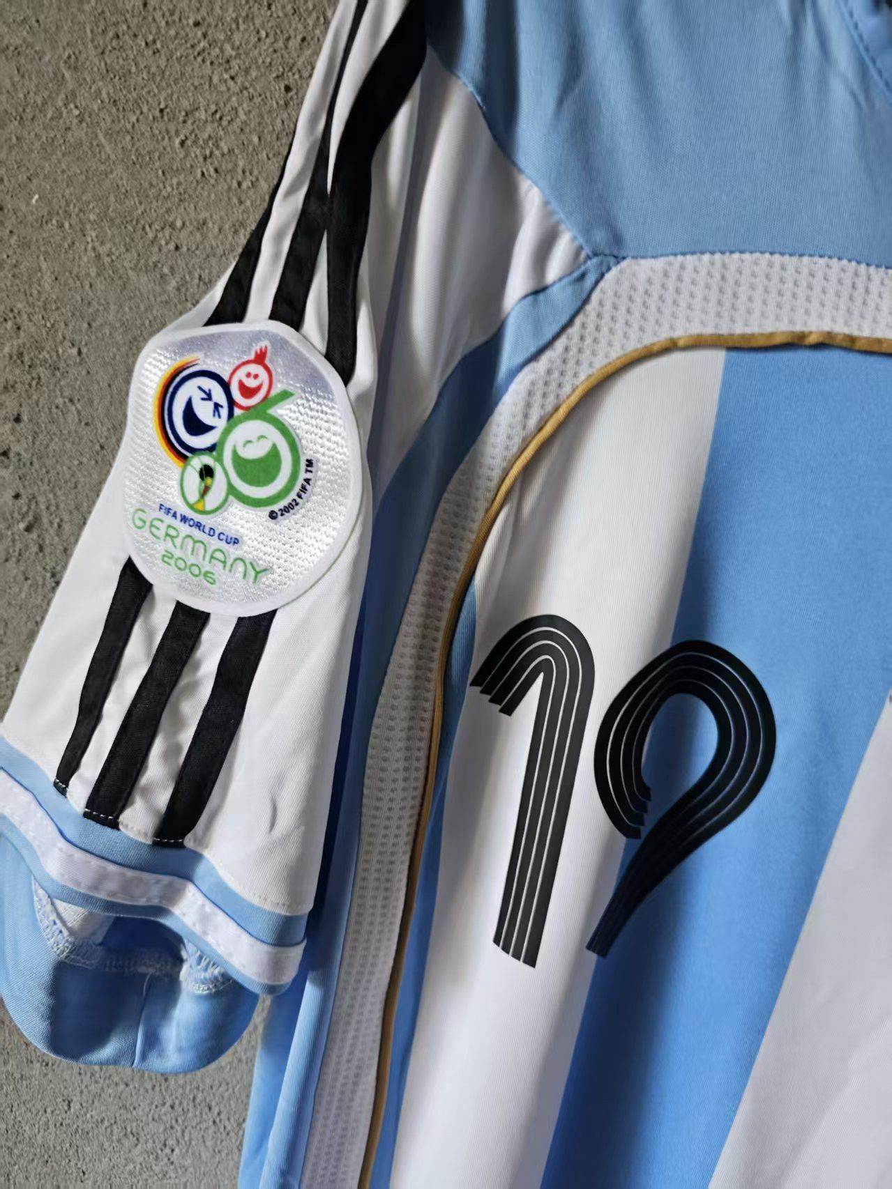 Other 2006 Argentina 19 Messi Jersey Home Size US L / EU 52-54 / 3 - 3 Thumbnail