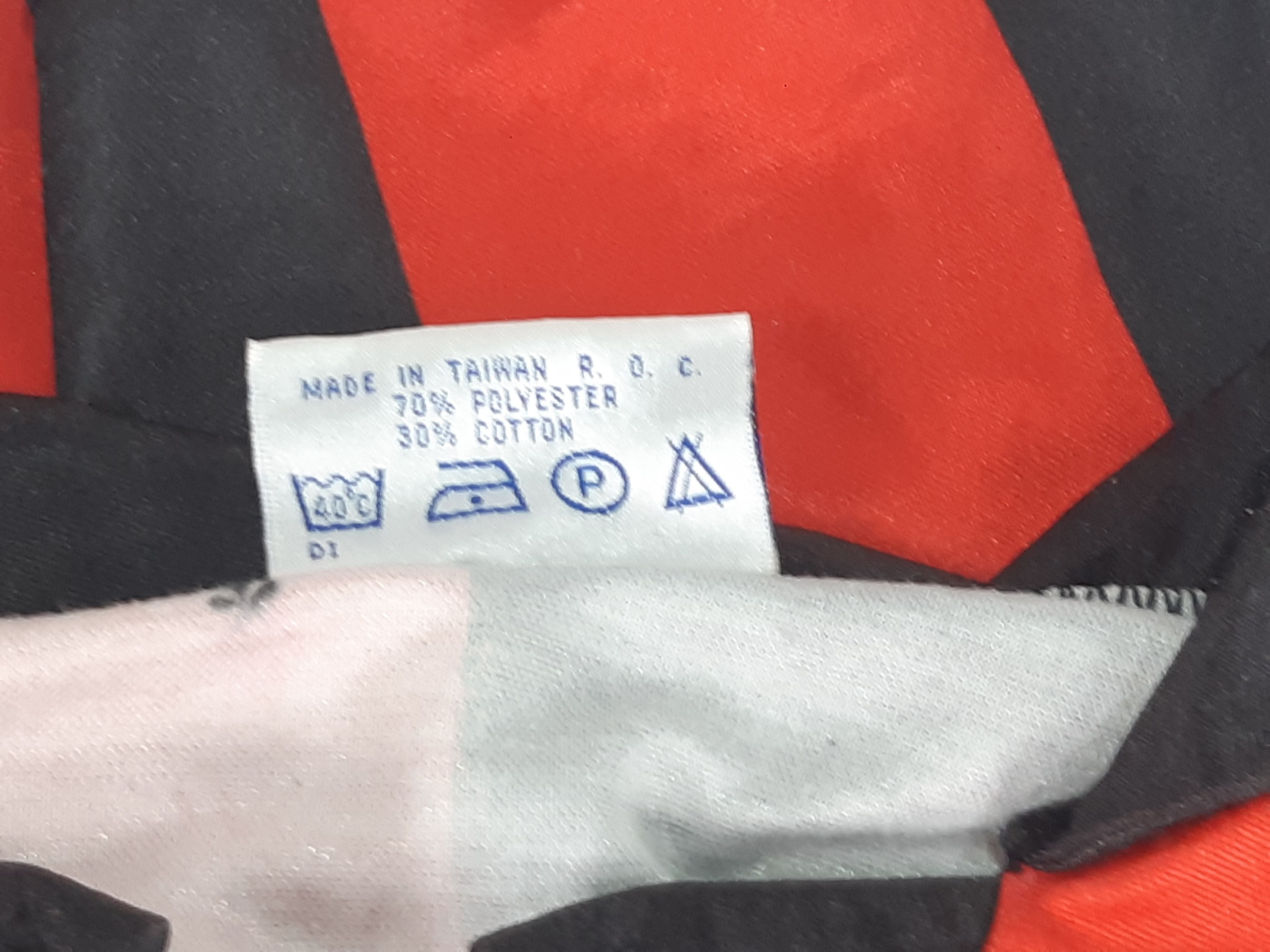 Other Saller Football Jersey Frankfurt Eintracht size XL Size US XL / EU 56 / 4 - 5 Thumbnail