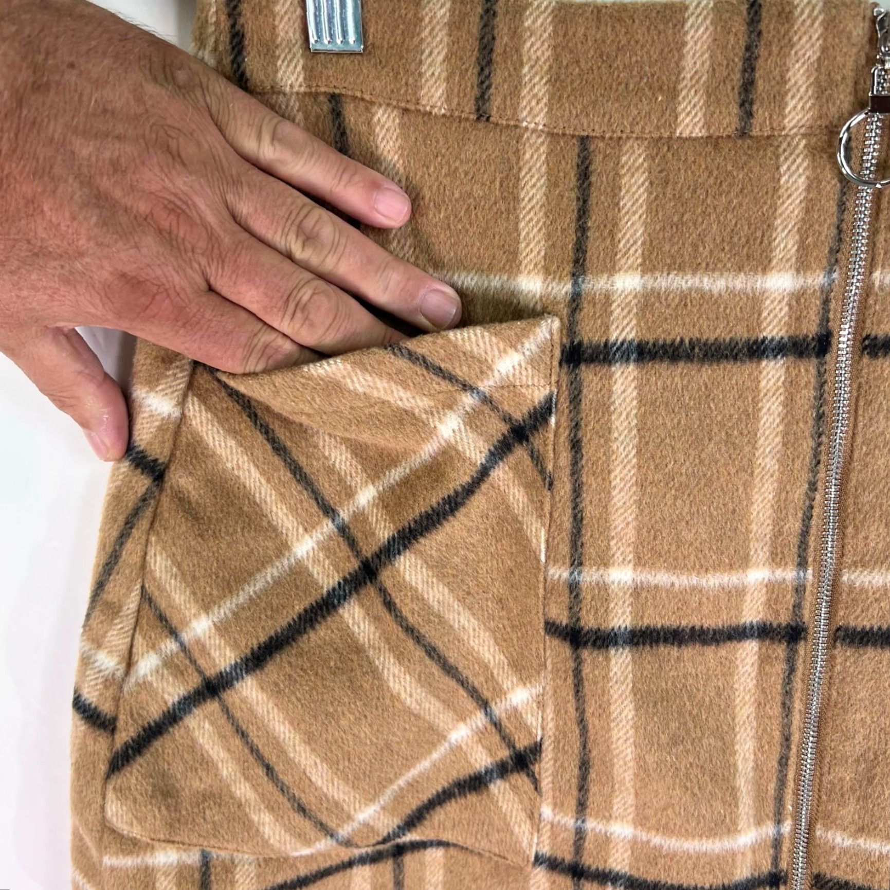 Vintage HYFVE Wool Pockets Plaid Zip Front Mini Skirt Women M Brown 28" Plaid Zip Pockets 90s Boho Hipster Vintage? Size 32" / US 10 / IT 46 - 4 Thumbnail