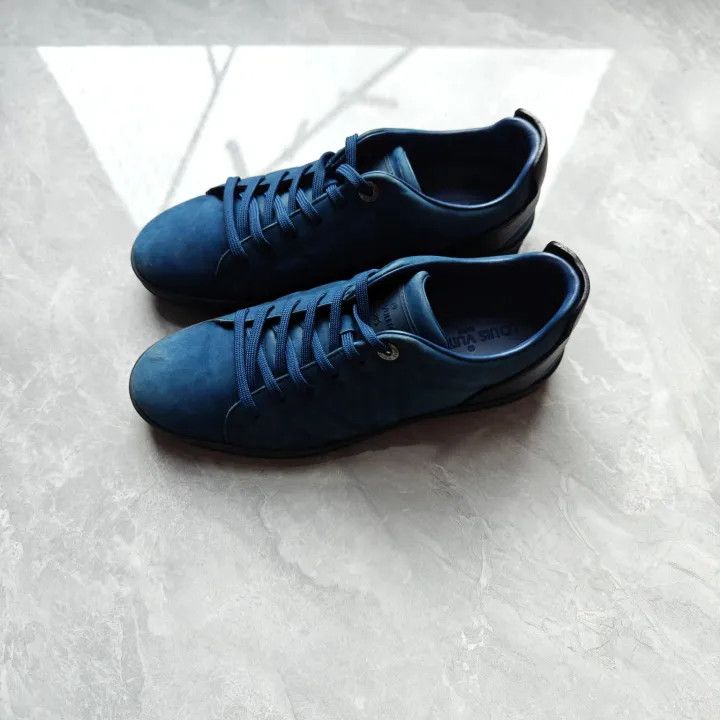 Louis Vuitton Louis Vuitton Blue Leather Casual Sneakers for Women 0079 Size US 8 / IT 38 - 1 Thumbnail