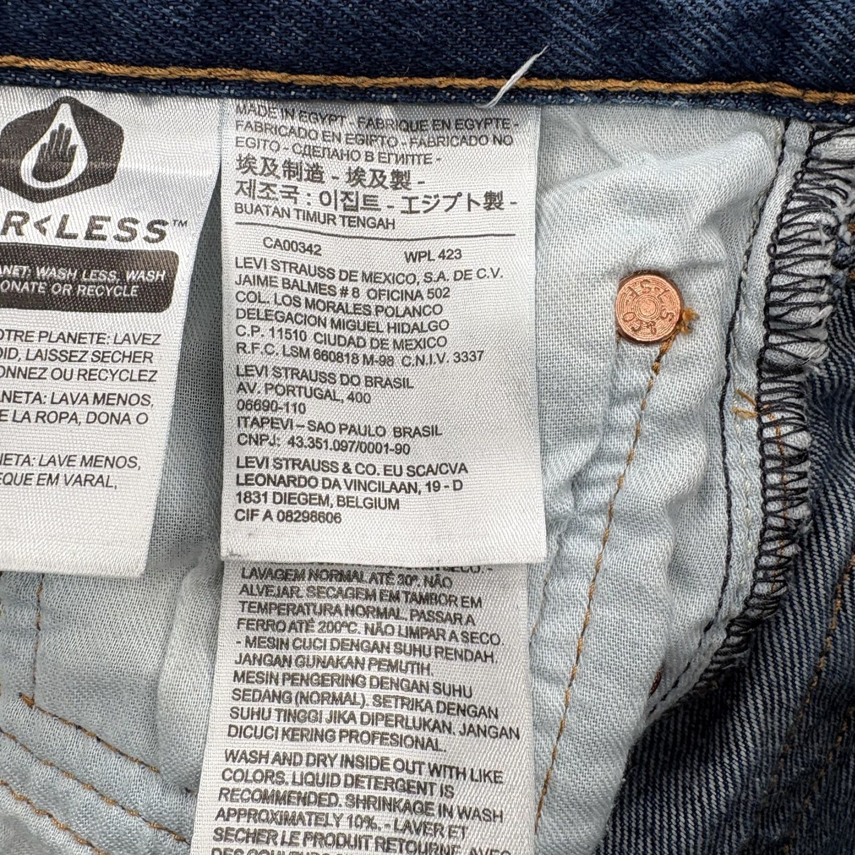 Levi's VINTAGE Levi's 501 Jeans Mens 36x30 Blue Medium Wash Button Fly Straight Denim Jeans Mens 36 Blue Medium 501 Straight Vintage Size US 36 / EU 52 - 6 Thumbnail