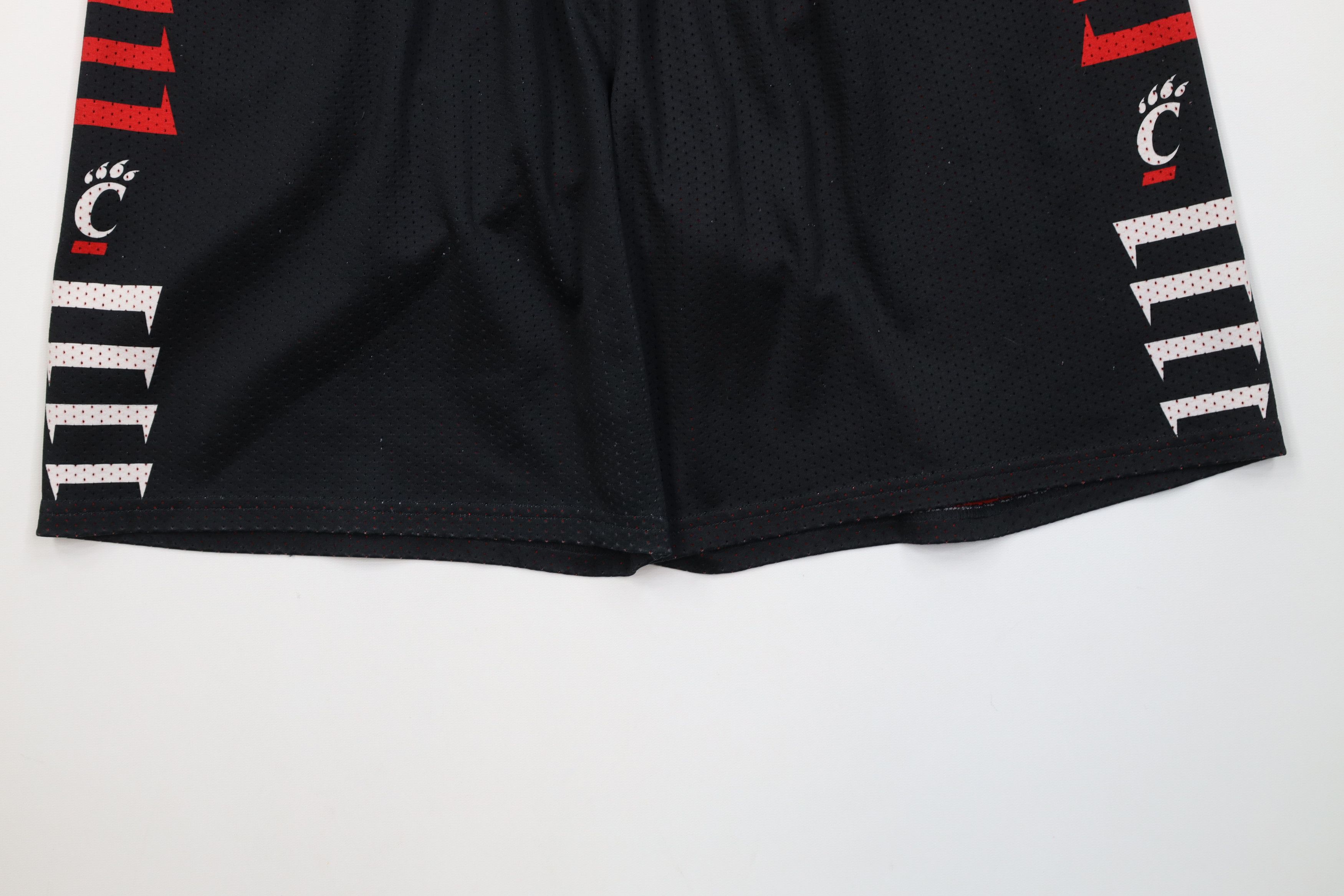 Under Armour Under Armour Game University of Cincinnati Basketball Shorts Size US 36 / EU 52 - 4 Thumbnail