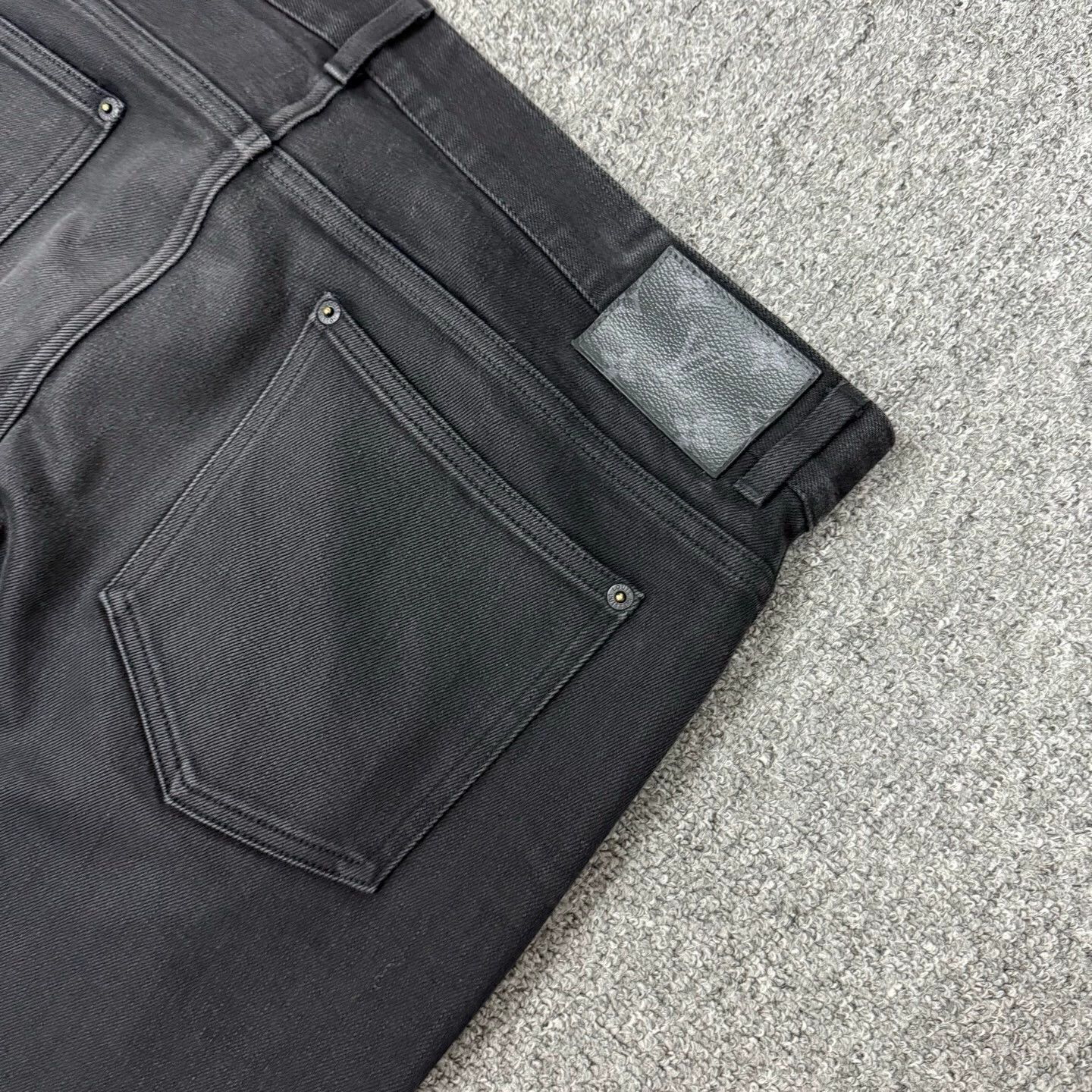 Louis Vuitton LV leather tag logo jeans 38 95 New Size US 38 / EU 54 - 3 Thumbnail