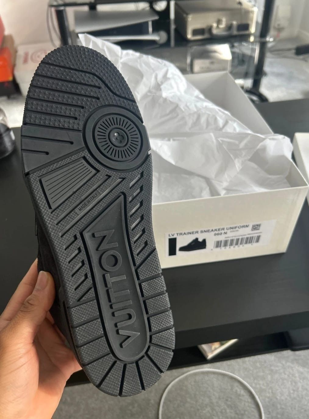 Louis Vuitton Louis Vuitton Uniform Sneakers - Black Suede. UK6. EU40 Size US 7 / EU 40 - 17 Thumbnail