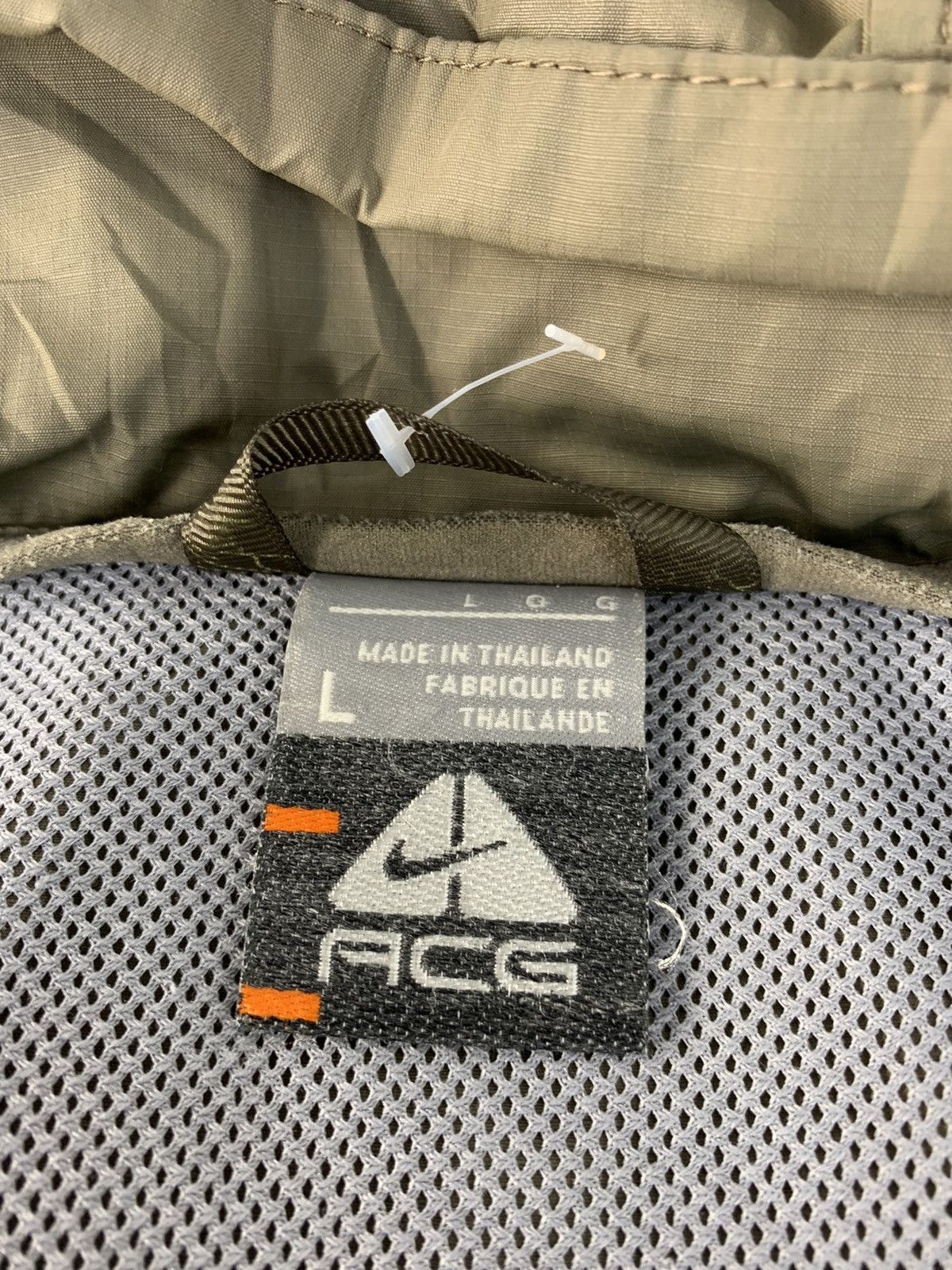 Nike ACG Hype Nike Acg Quilted Hooded Jacket Full Zip Design Size US L / EU 52-54 / 3 - 7 Thumbnail