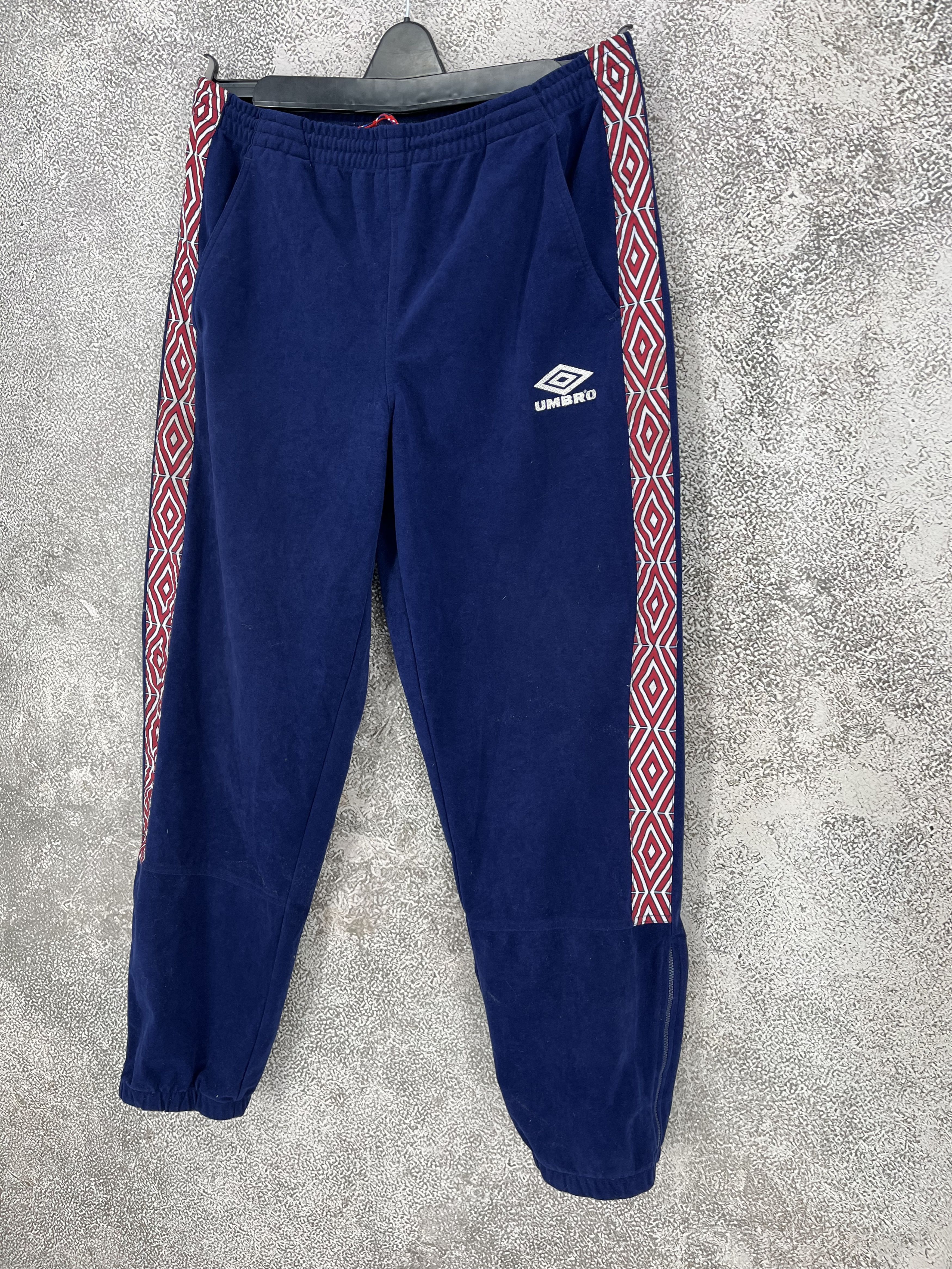 Umbro VERY RARE UMBRO VELOURS FC MANCHESTER UNITED Size US L / EU 52-54 / 3 - 17 Thumbnail