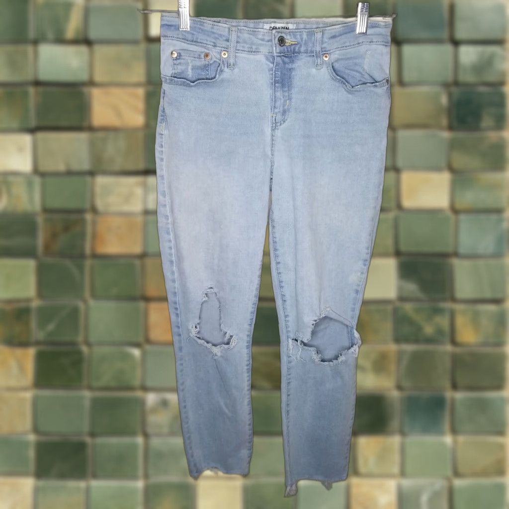 Levi's Levi's Distressed Boyfriend Jeans Women's Size 8 Mid Rise Blue Size 30" / US 8 / IT 44 - 1 Thumbnail