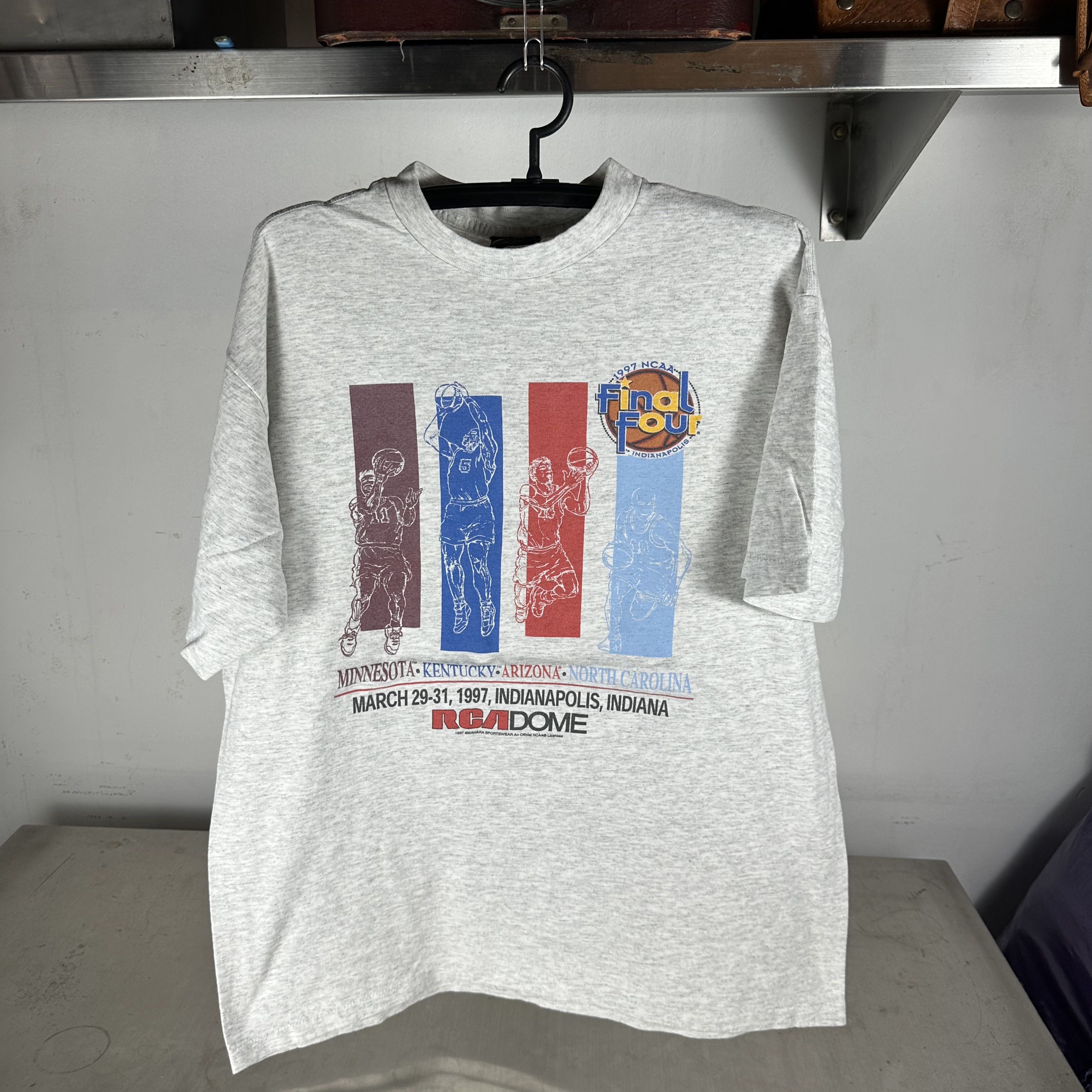 Vintage 1997 NCAA Basketball Final Four Single Stitch T-shirt Size US XL / EU 56 / 4 - 1 Thumbnail