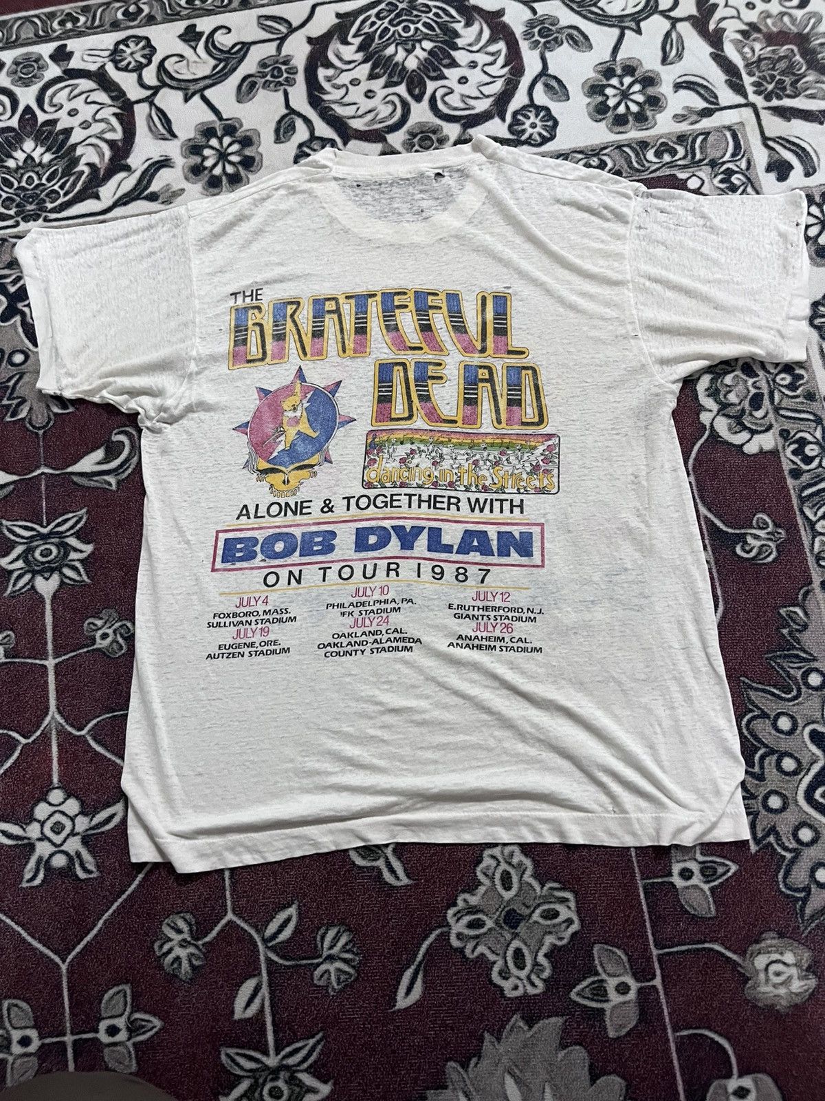Band Tees × Grateful Dead × Vintage Vintage 80's Grateful Dead X Bob Dylan Tour Shirt Size US M / EU 48-50 / 2 - 7 Thumbnail