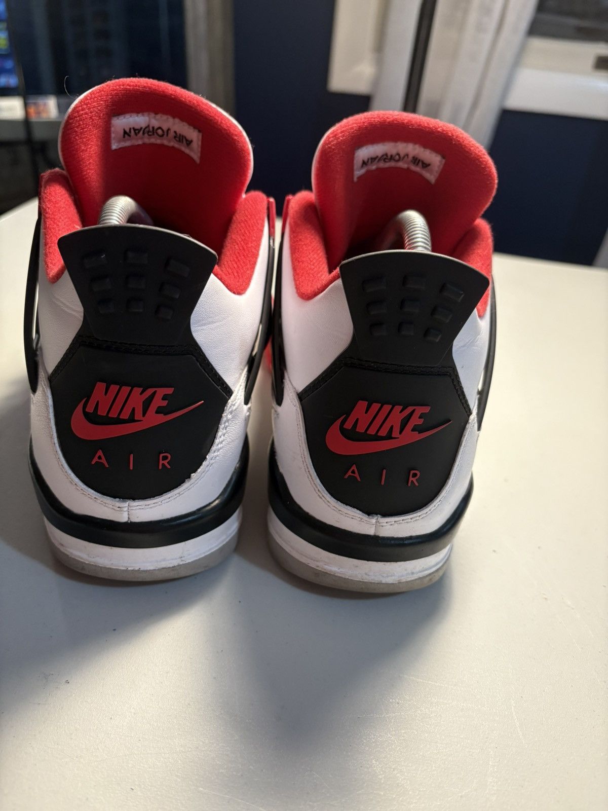 Jordan Brand Jordan 1 Fire Red Size US 7 / EU 40 - 3 Thumbnail
