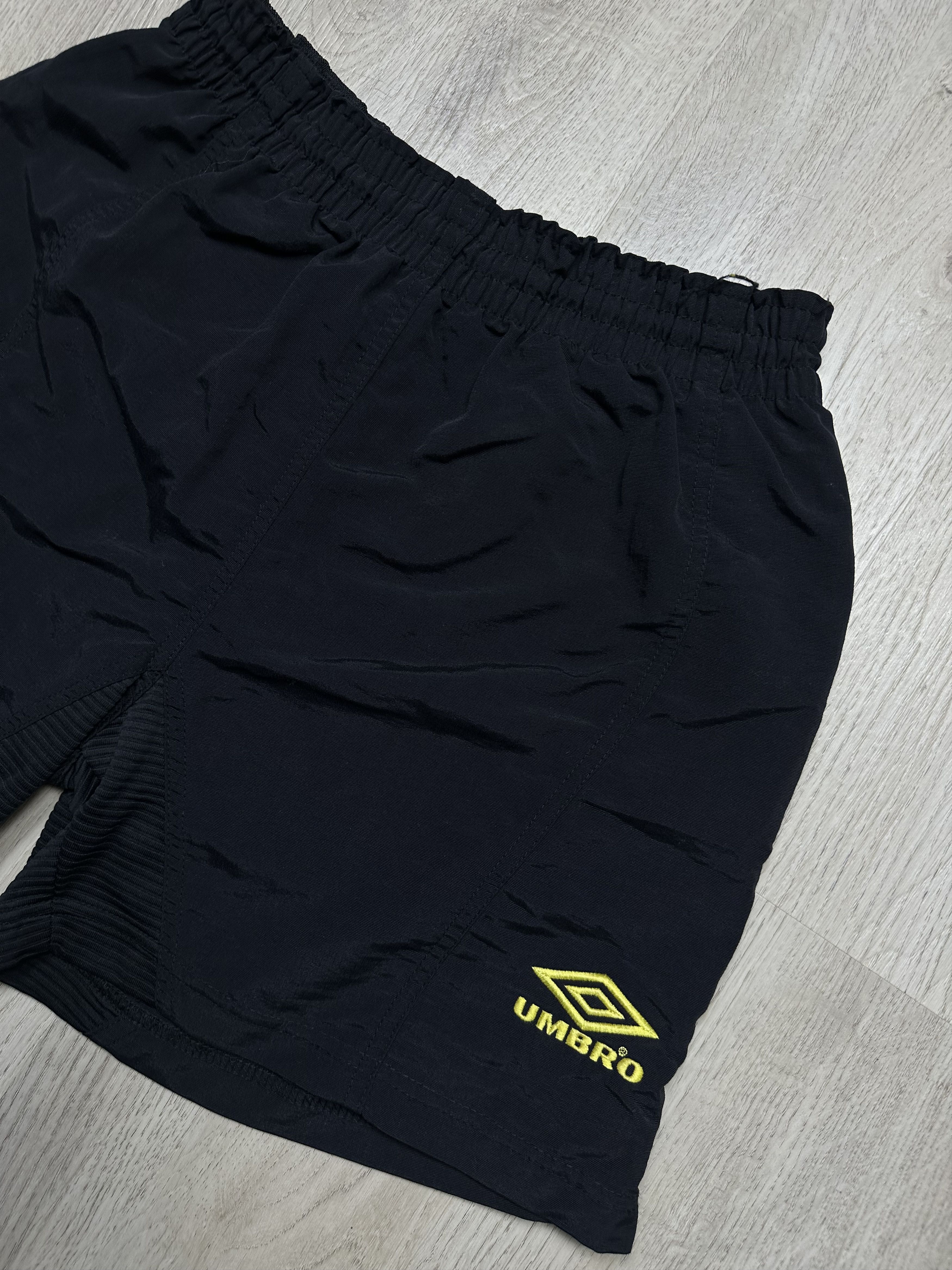 Umbro Umbro Manchester United Vintage Nylon Shorts Size US 28 / EU 44 - 2 Thumbnail