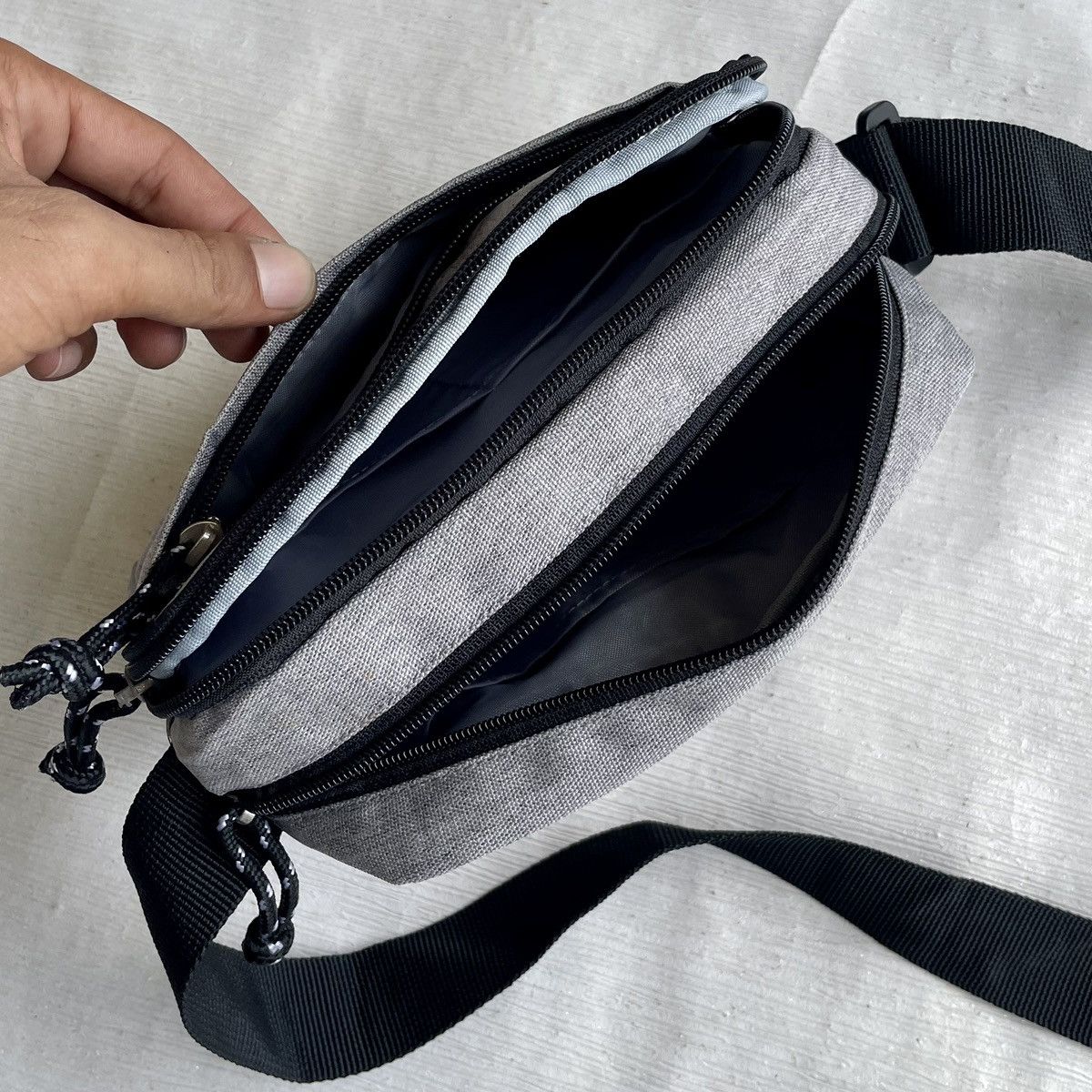 Champion 🔥 STREETWEAR CHAMPION MULTI-POCKET CROSSBODY Size ONE SIZE - 10 Thumbnail