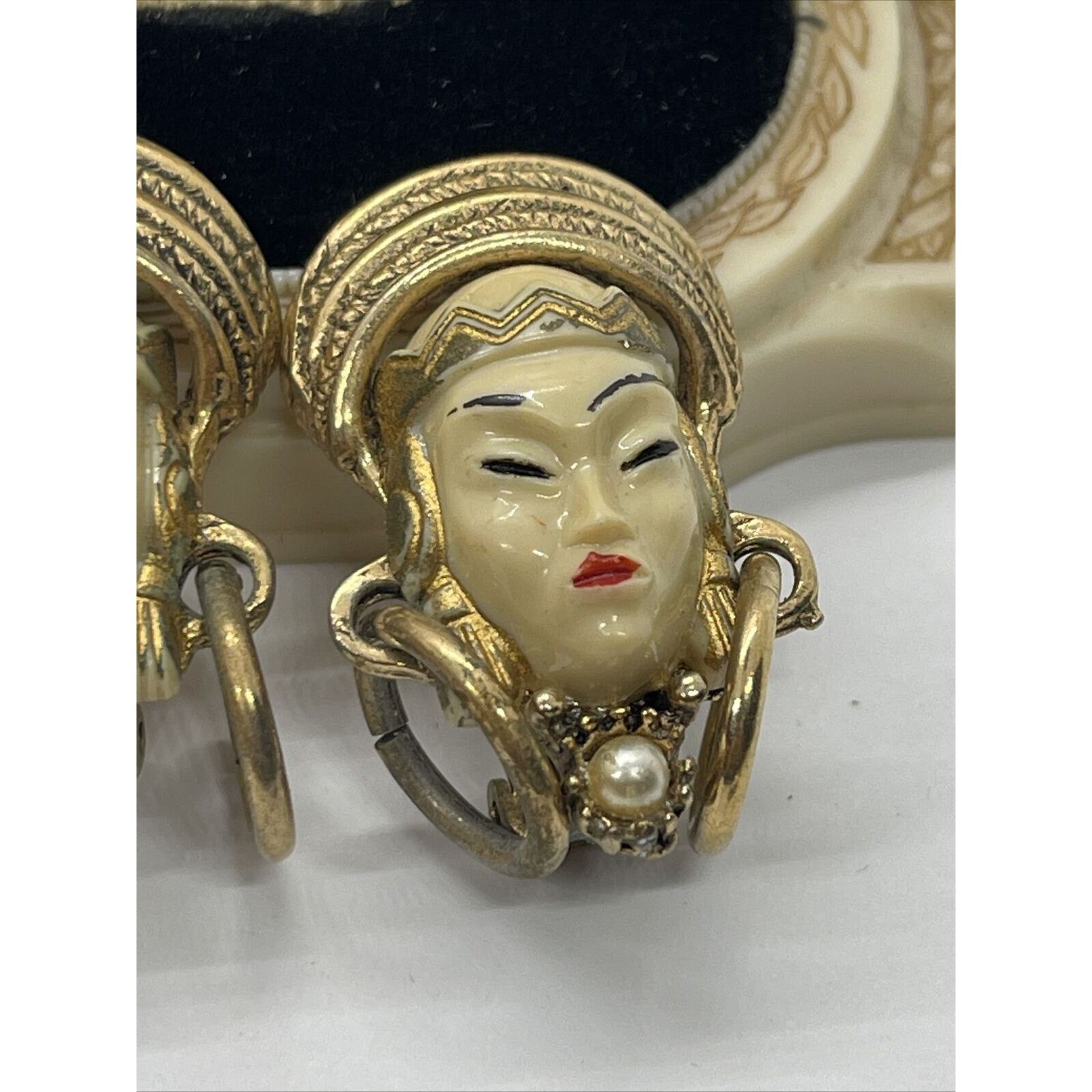 Vintage Vintage Earrings Unsigned Selro Face Clip On Bakelite Size ONE SIZE - 4 Thumbnail