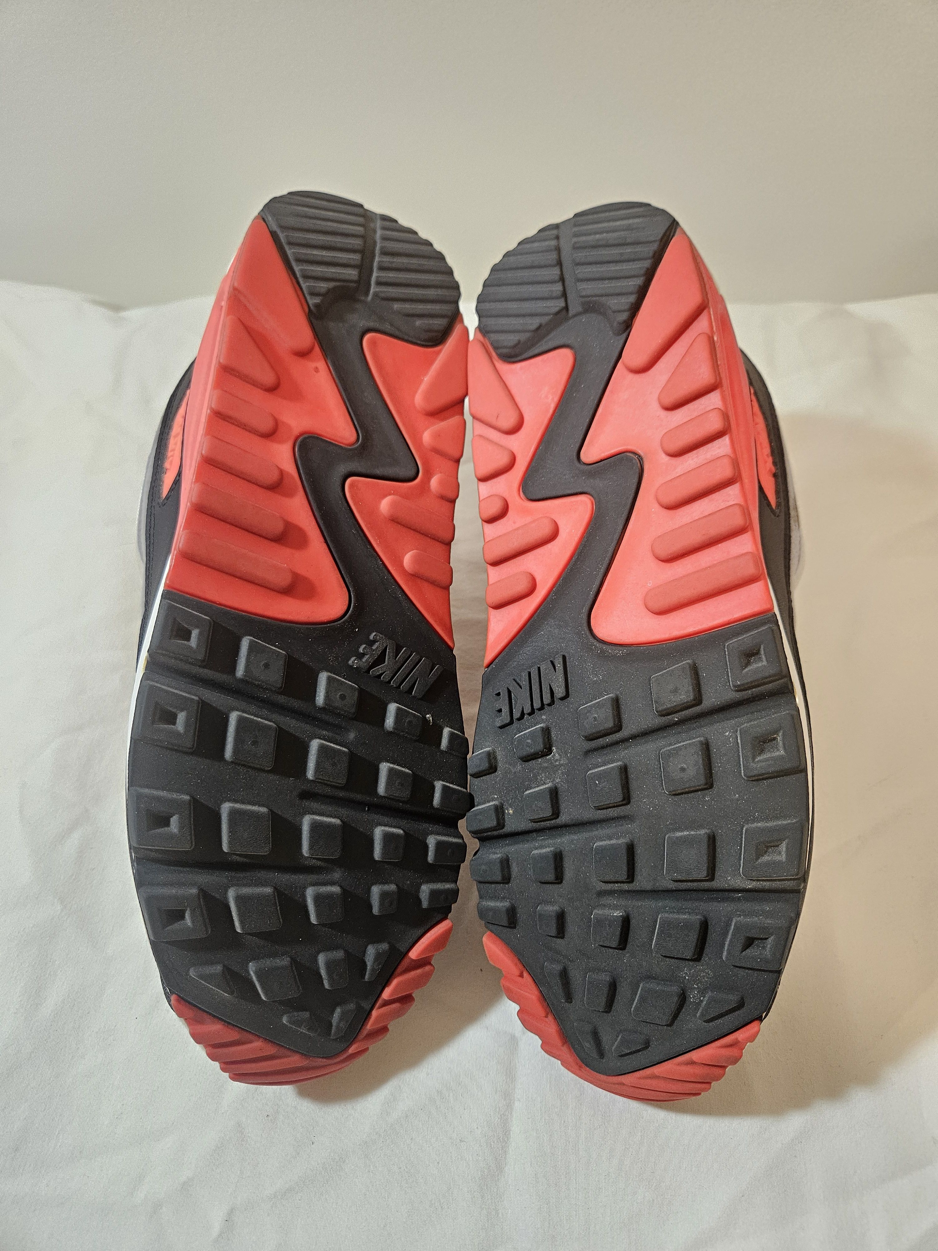Nike 2005 Nike Air Max 90 Infrared Hall Of Air shoes Size US 8.5 / EU 41-42 - 7 Thumbnail