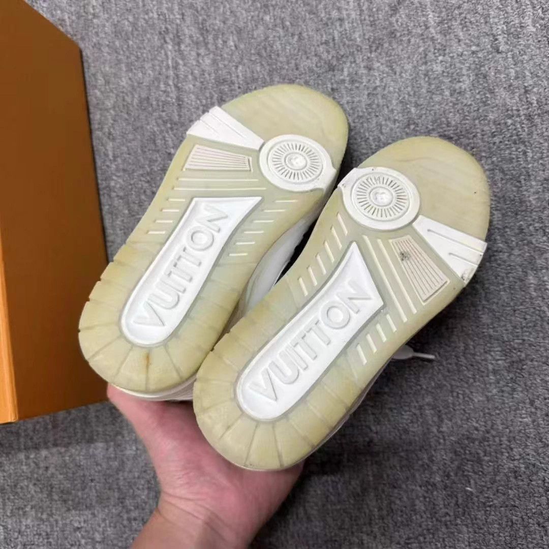 Louis Vuitton LV white trainer 99 new size 35.5 w/ original box Size US 4.5 / IT 34.5 - 6 Thumbnail
