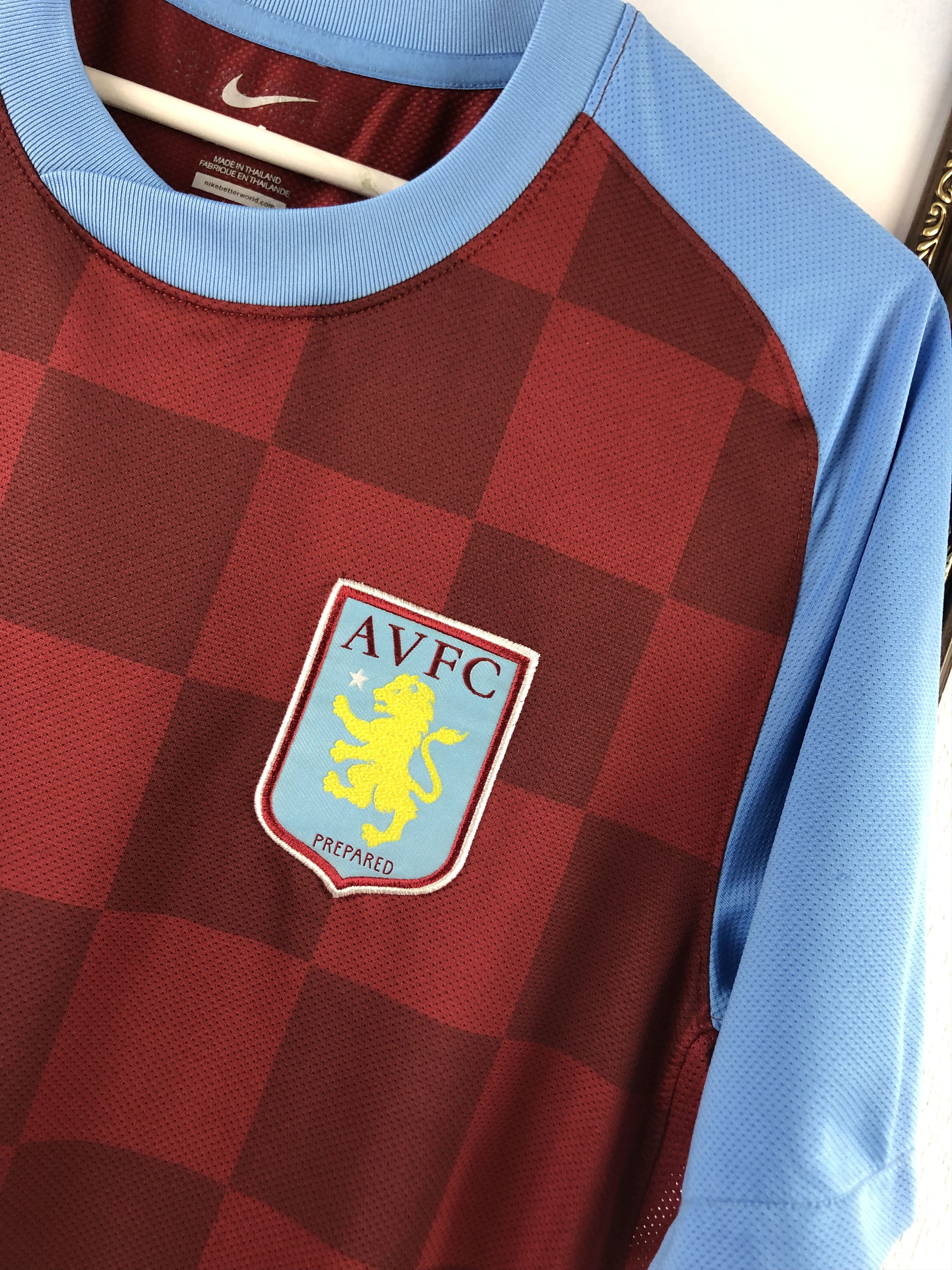 Nike Aston Villa football shirt 2011 Soccer #2 Hutton Nike Jersey Size US M / EU 48-50 / 2 - 8 Thumbnail