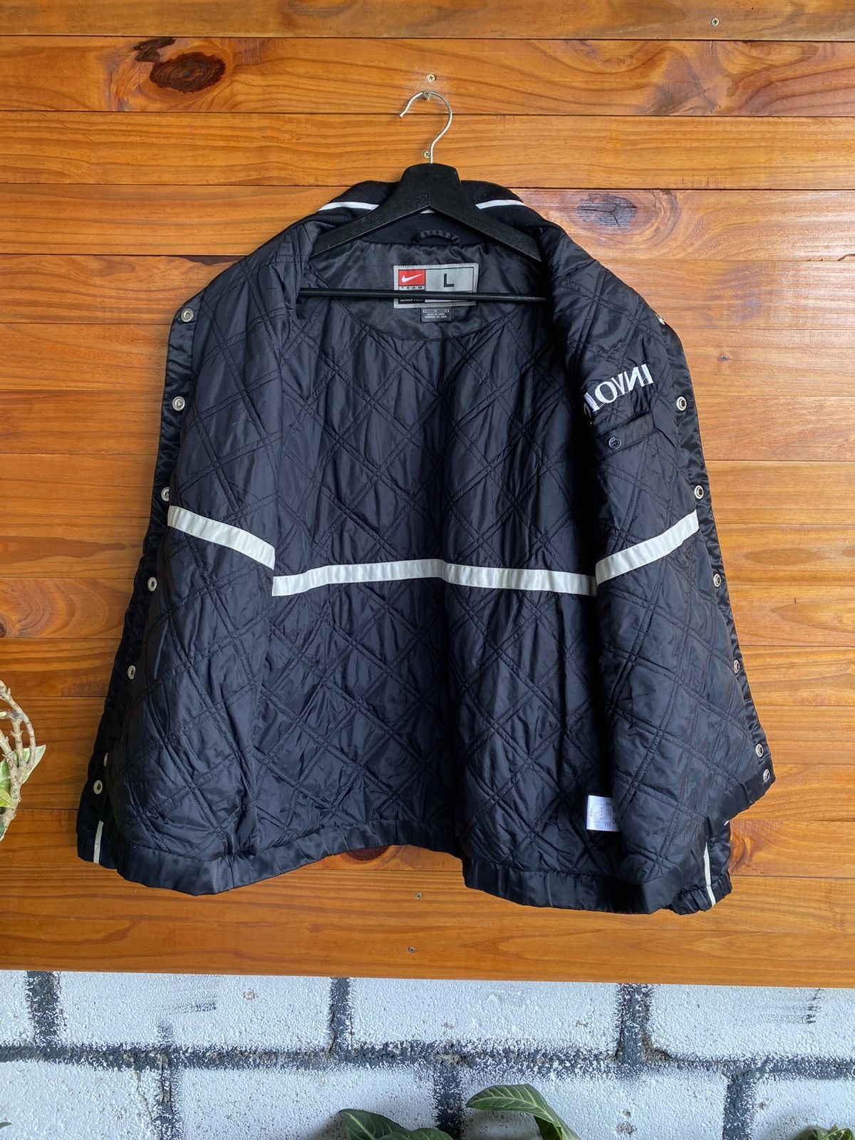 Nike Nike “INVOICE” Black Padded Team Jacket Vintage Sportswear Size US L / EU 52-54 / 3 - 11 Thumbnail