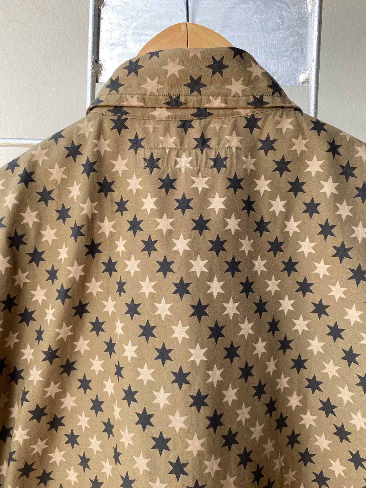 Katharine Hamnett London KATHARINE HAMNETT Khaki Star Print Short-Sleeve Shirt Size US M / EU 48-50 / 2 - 8 Thumbnail