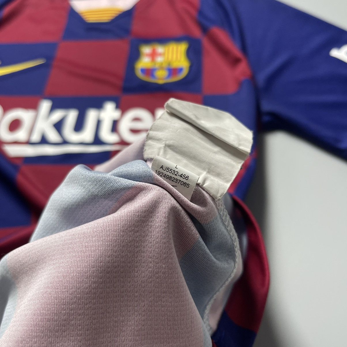 Vintage BARCELONA NIKE 2019/2020 FOOTBALL HOME JERSEY #10 MESSI Size US L / EU 52-54 / 3 - 10 Thumbnail