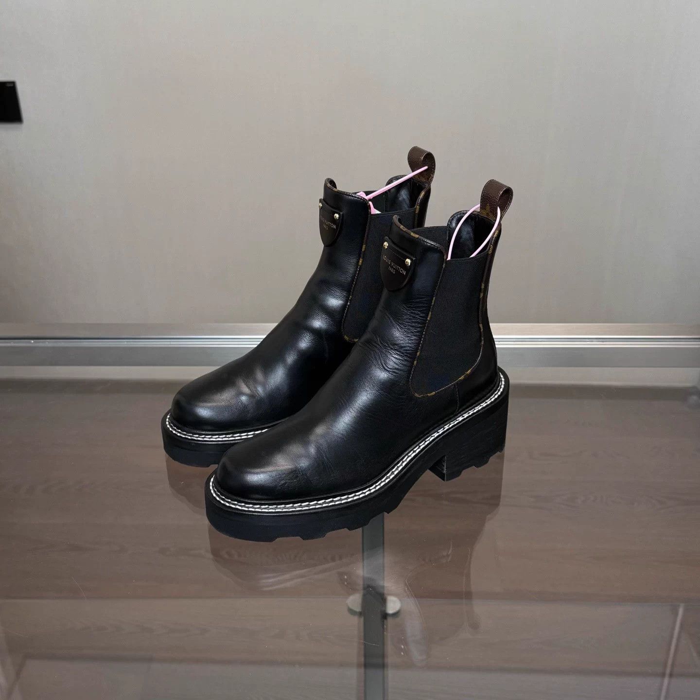 Louis Vuitton LV Monogram handle Chelsea boots women's 36 Size US 5 / IT 35 - 1 Thumbnail