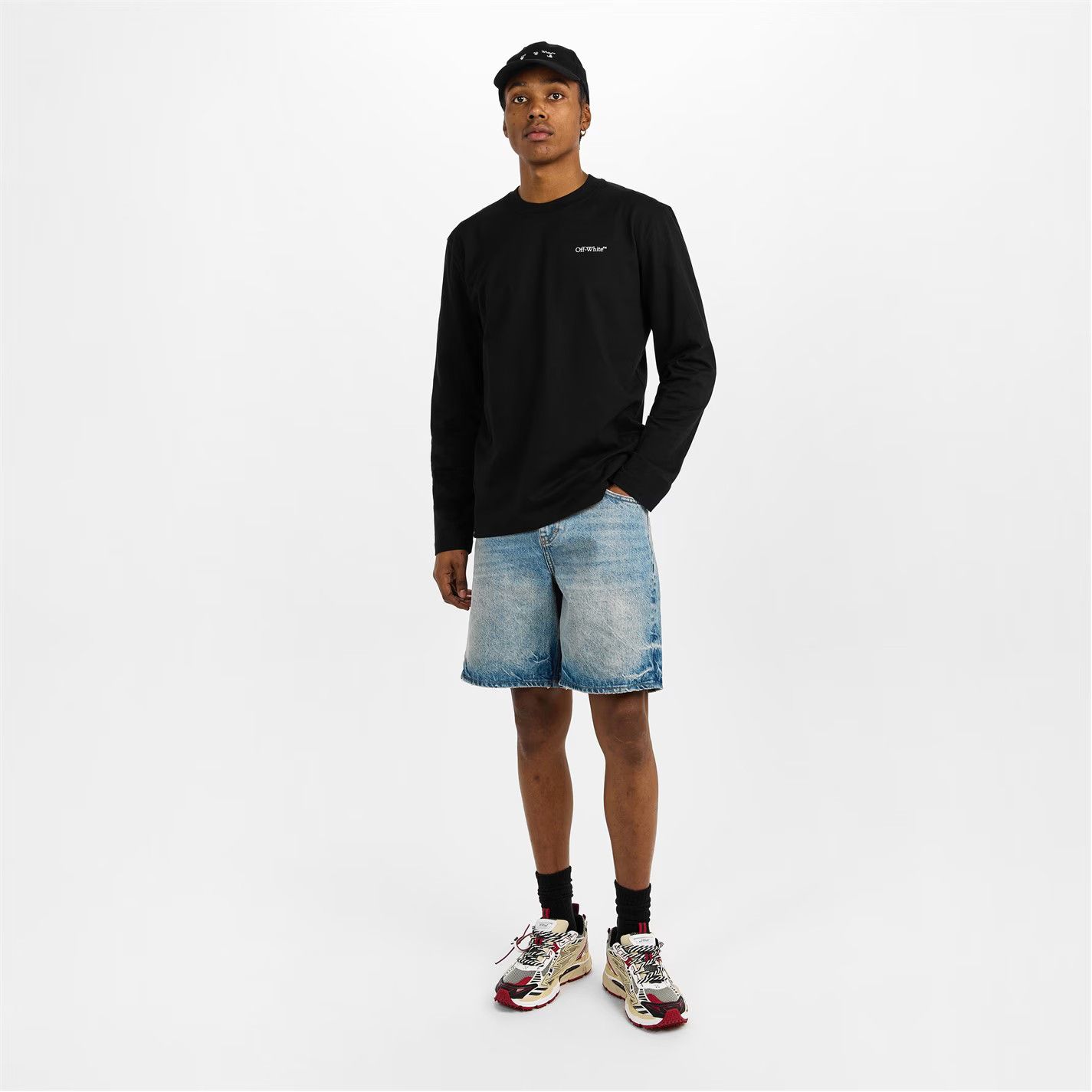 Off-White o1g2r1mq0226 Arrow Skate Long Sleeve T-Shirt In Black Size US XL / EU 56 / 4 - 6 Thumbnail