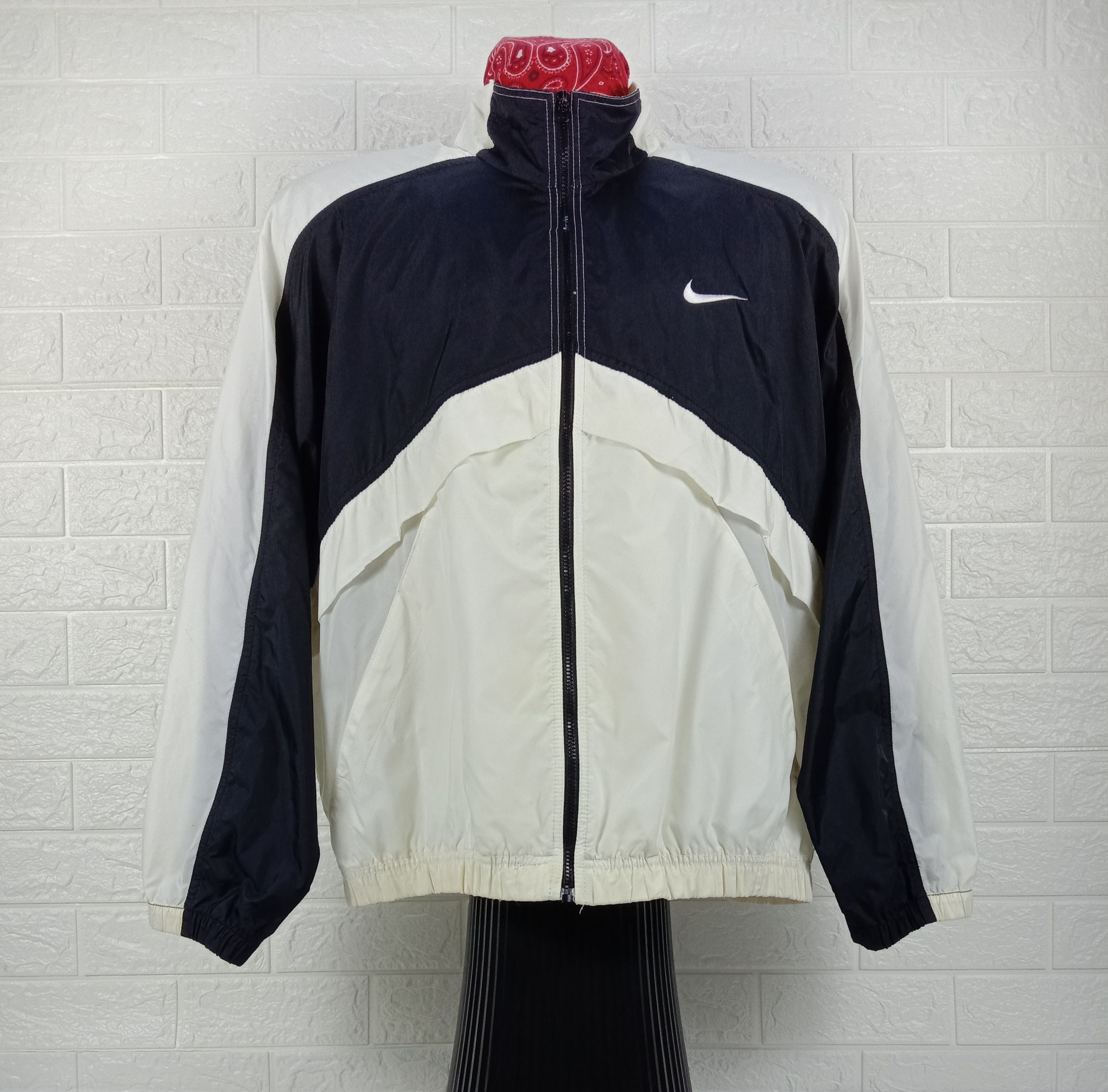 Nike Vintage Nike Big Swoosh Windbreaker Size US L / EU 52-54 / 3 - 2 Thumbnail