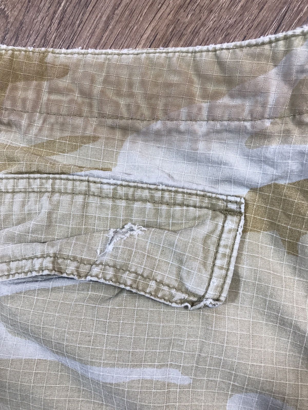 Carhartt × Vintage Vintage Carhartt Khaki Shorts Size US 31 - 16 Thumbnail