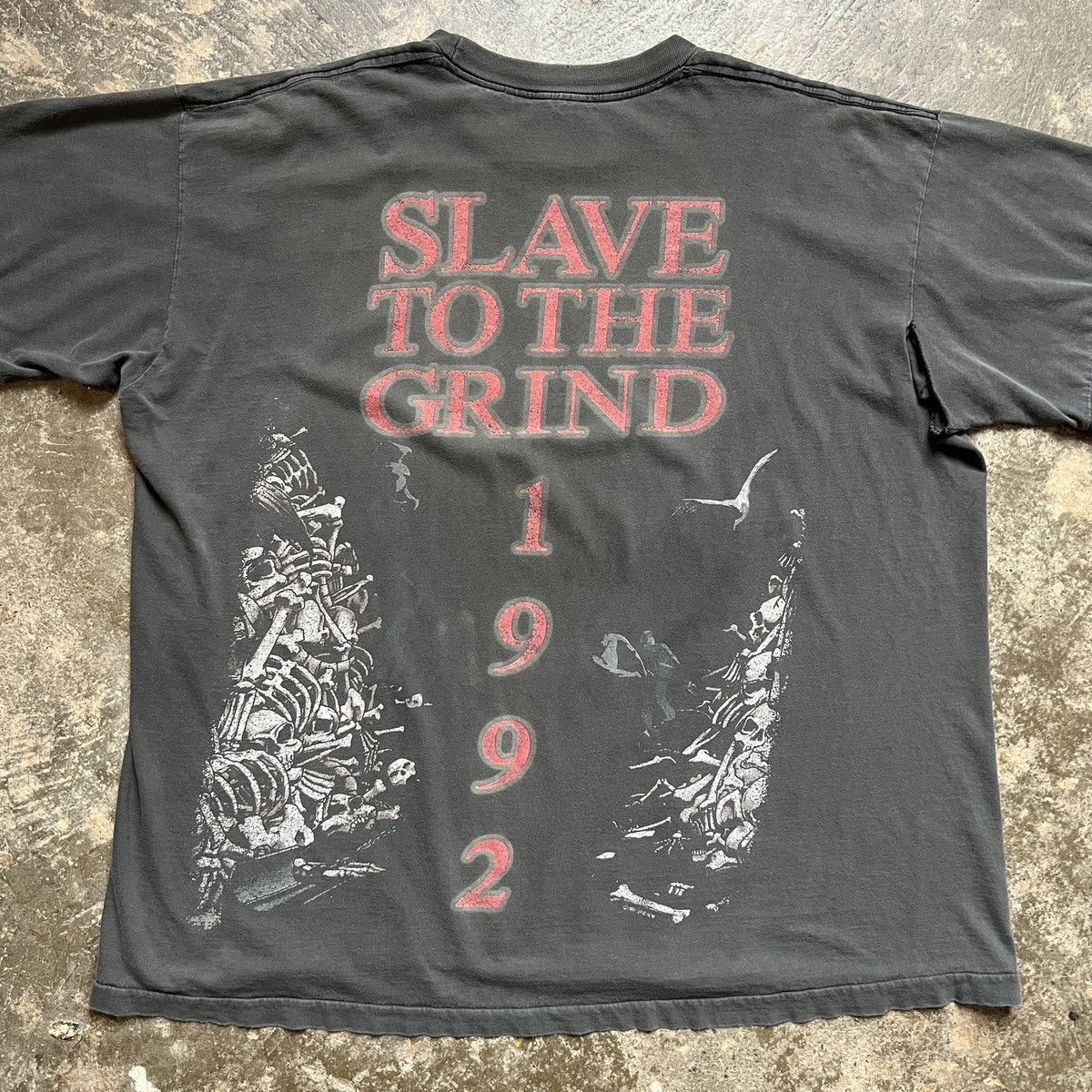 Band Tees × Vintage Vintage 1992 Skid Row Slave To The Grind thrashed T-shirt XL Size US XL / EU 56 / 4 - 6 Thumbnail