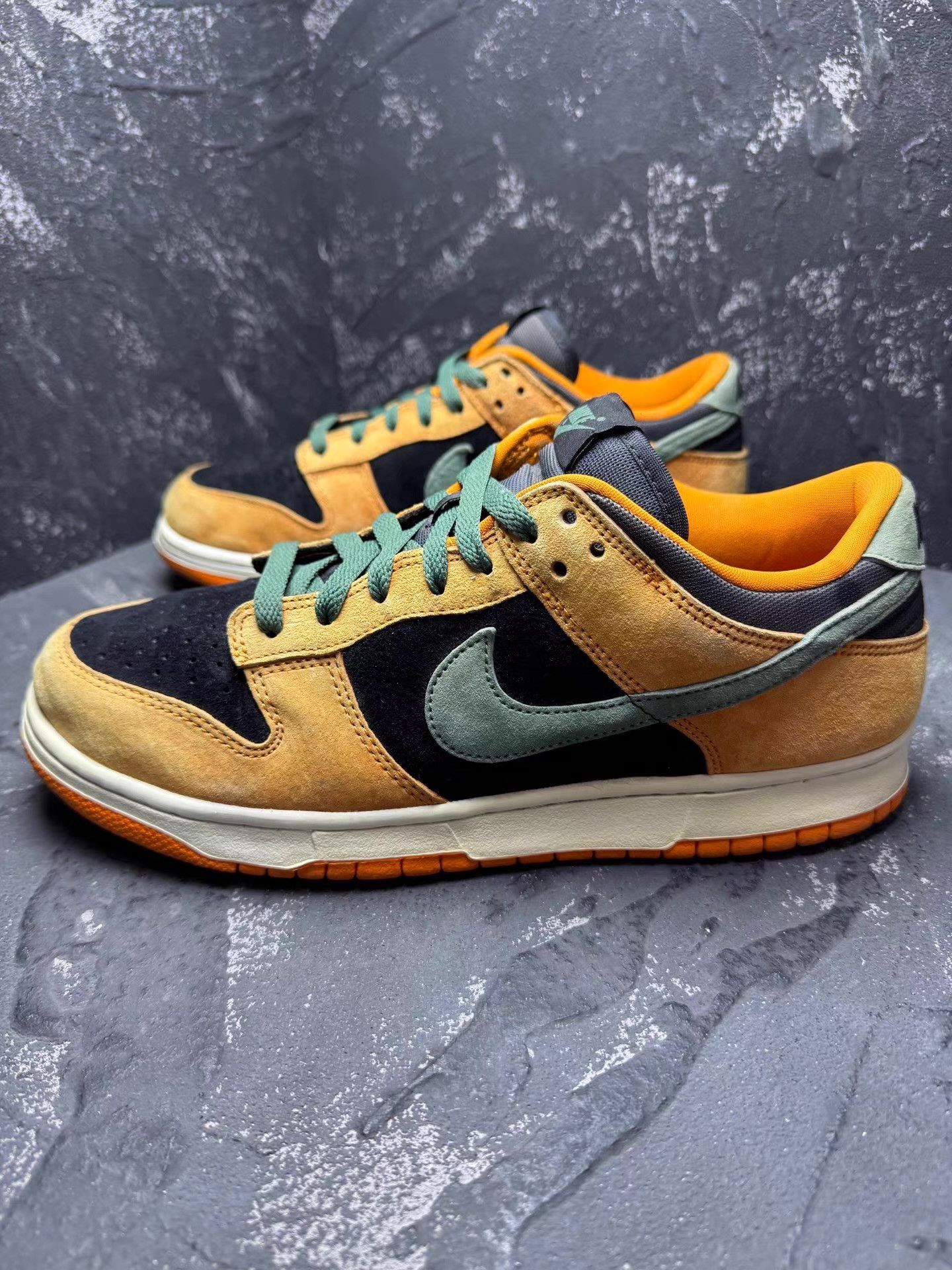 Nike Nike Dunk Black & Orange Suede Q10 Size US 9.5 / EU 42-43 - 2 Thumbnail