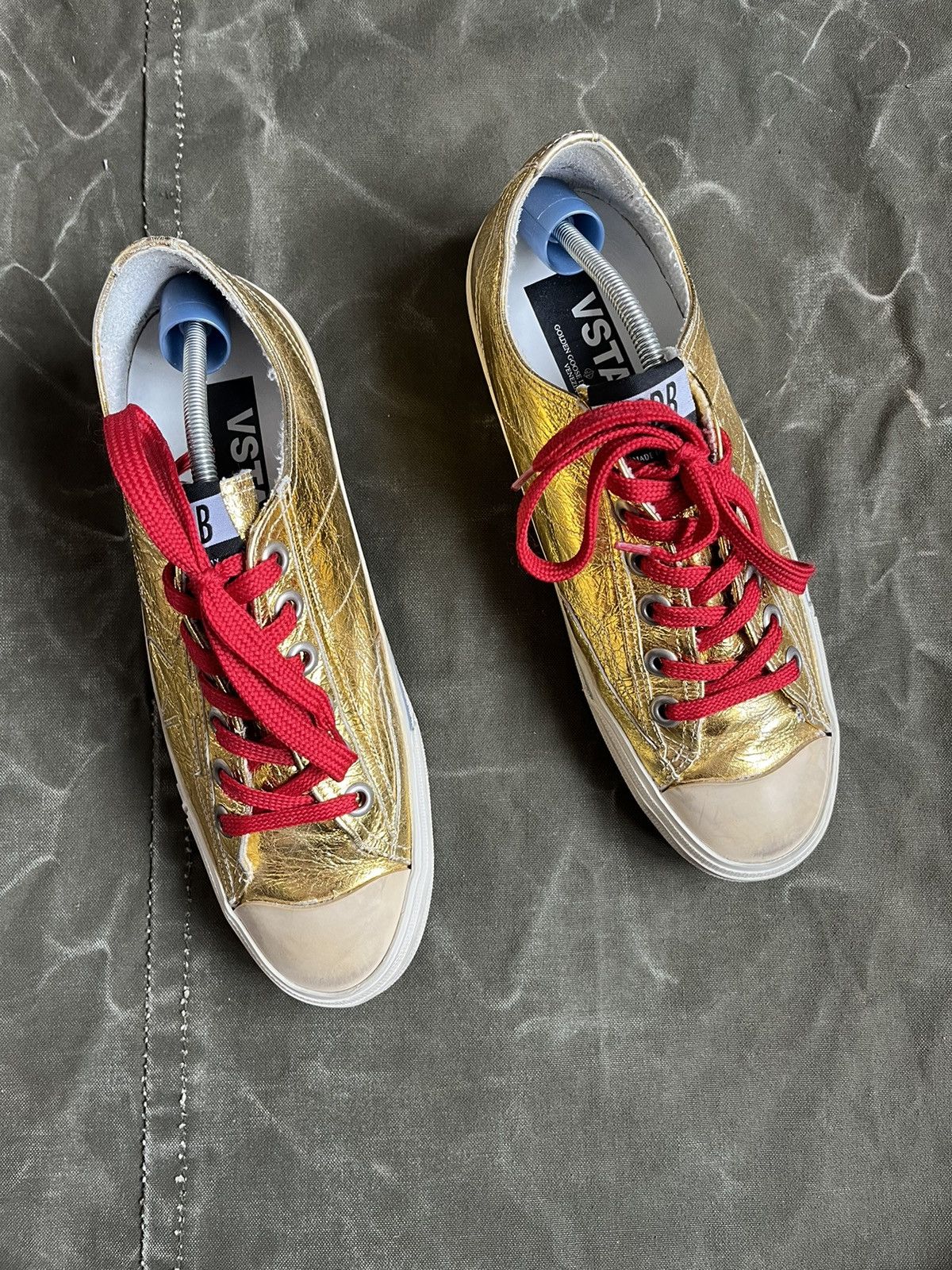 Golden Goose × Vintage GGDB Golden Goose Deluxe Brand V-star 2 Gold Low Sneakers Size US 7 / EU 40 - 2 Thumbnail
