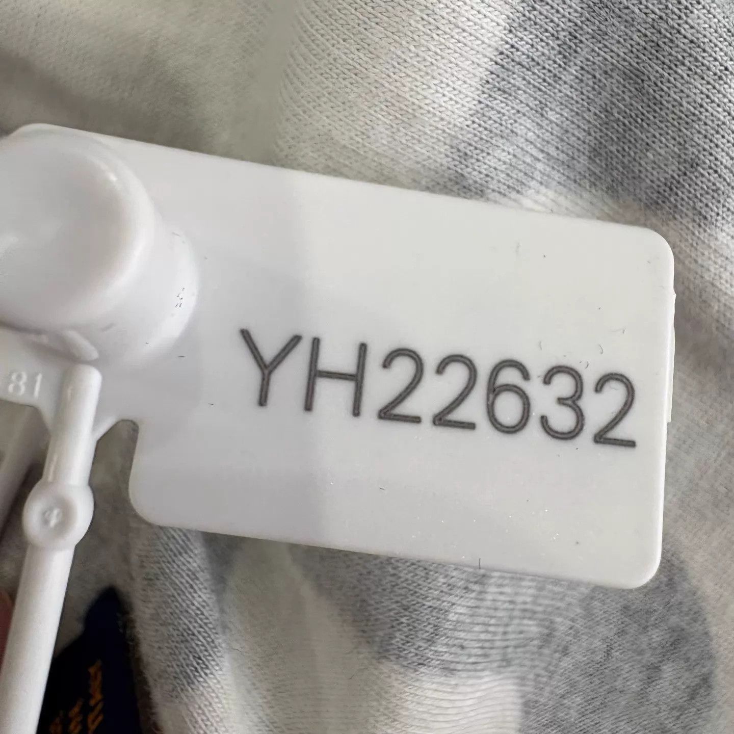 Louis Vuitton LV white base gray big logo all over S new tee Size S / US 4 / IT 40 - 6 Thumbnail