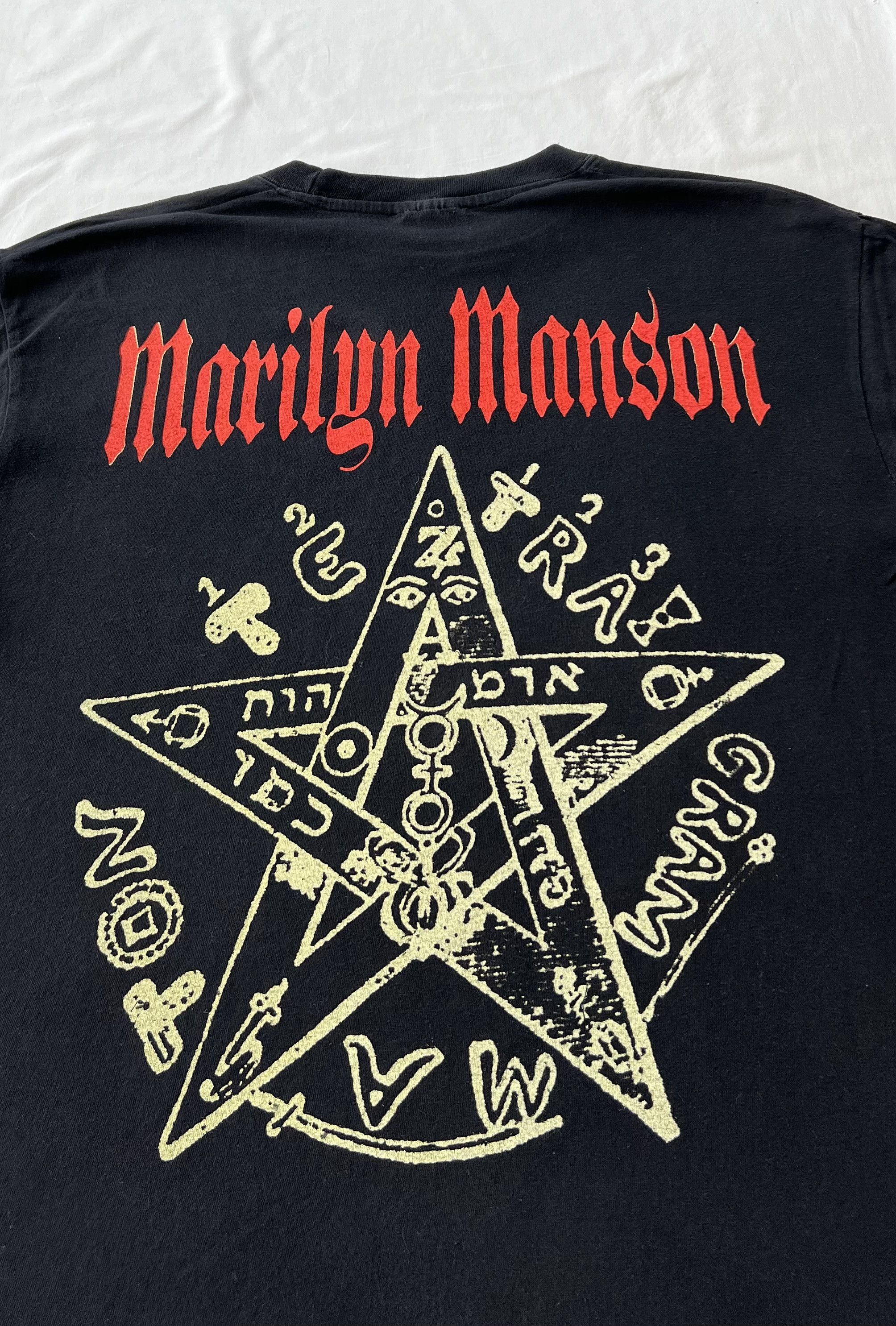 Band Tees Vintage 90s Marilyn Manson Rock Band Black T-shirt Size US L / EU 52-54 / 3 - 13 Thumbnail