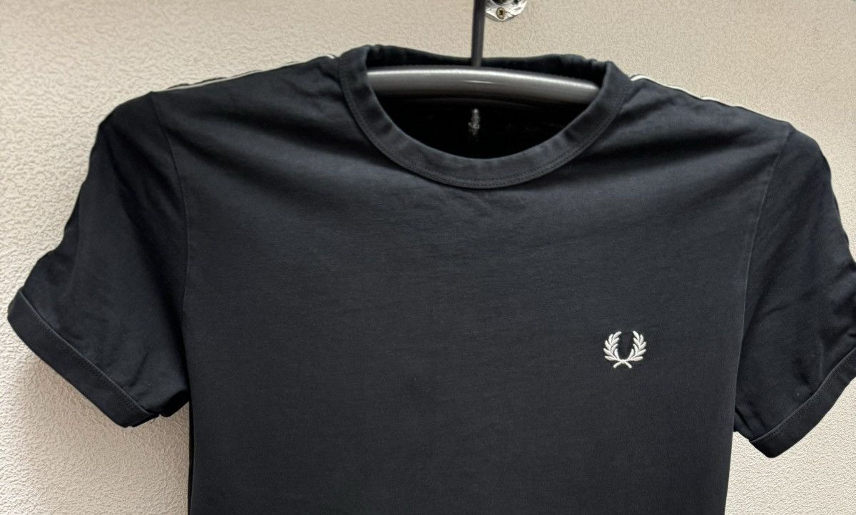 Fred Perry Fred Perry t-shirt S sz lampas Size US S / EU 44-46 / 1 - 4 Thumbnail