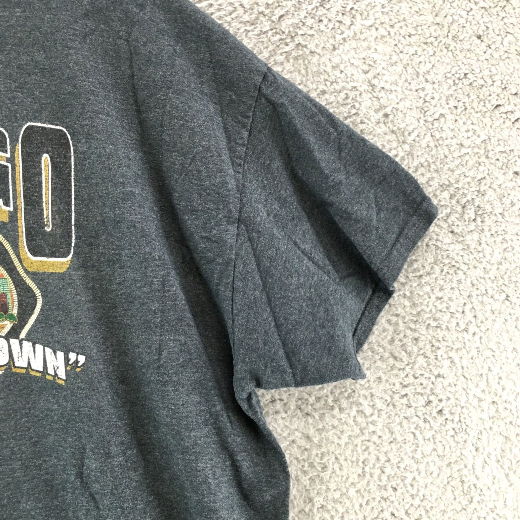 Gildan Gildan Shirt Mens 2XL Gray Chicago Kind Town Tee Grey Graphic Print Casual Size US XXL / EU 58 / 5 - 3 Thumbnail