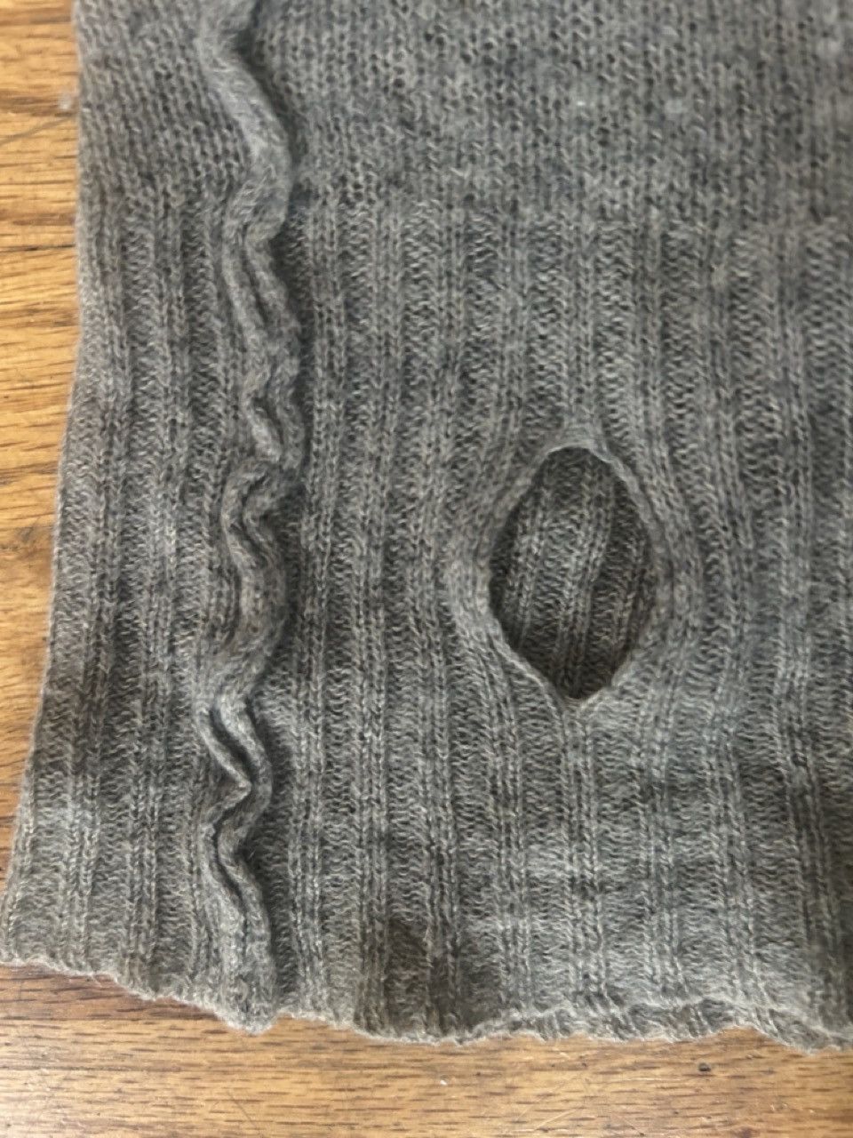 Nice Collective 100% Cashmere Nice Collective V Neck sweater Size US XS / EU 42 / 0 - 15 Thumbnail