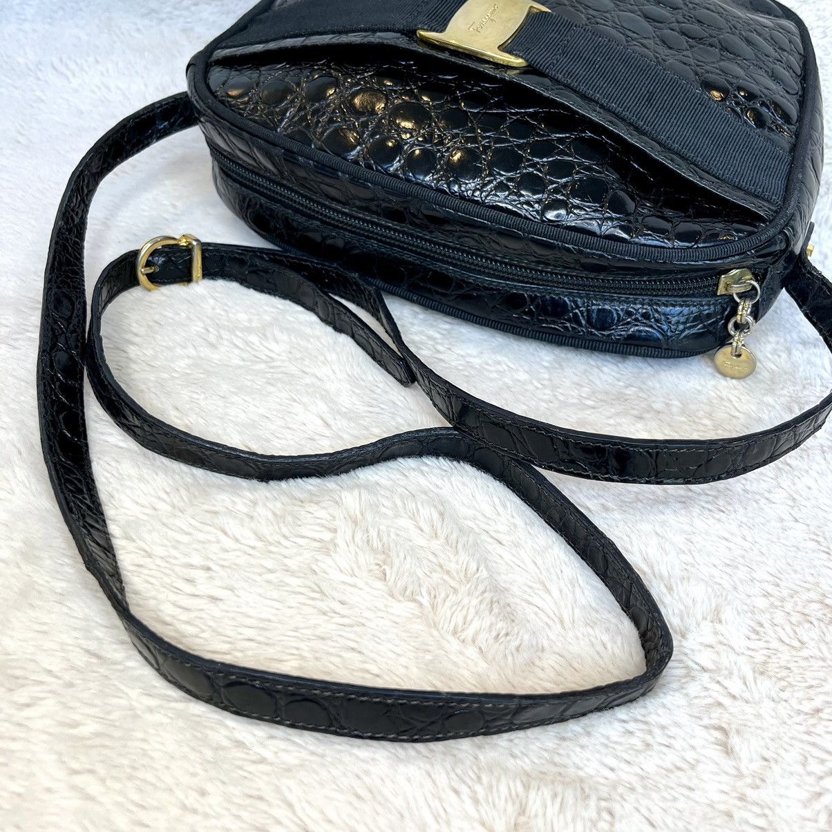 Salvatore Ferragamo Ferragamo Vala Black Croco Embossed Crossbody Bag Size ONE SIZE - 8 Thumbnail