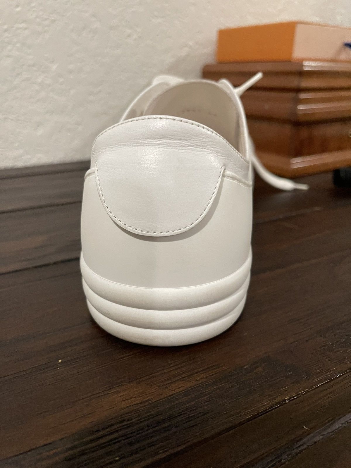 Chanel Chanel G32721 White Calfskin CC Logo Low-Top Rare All-White Size US 10.5 / EU 43-44 - 4 Thumbnail