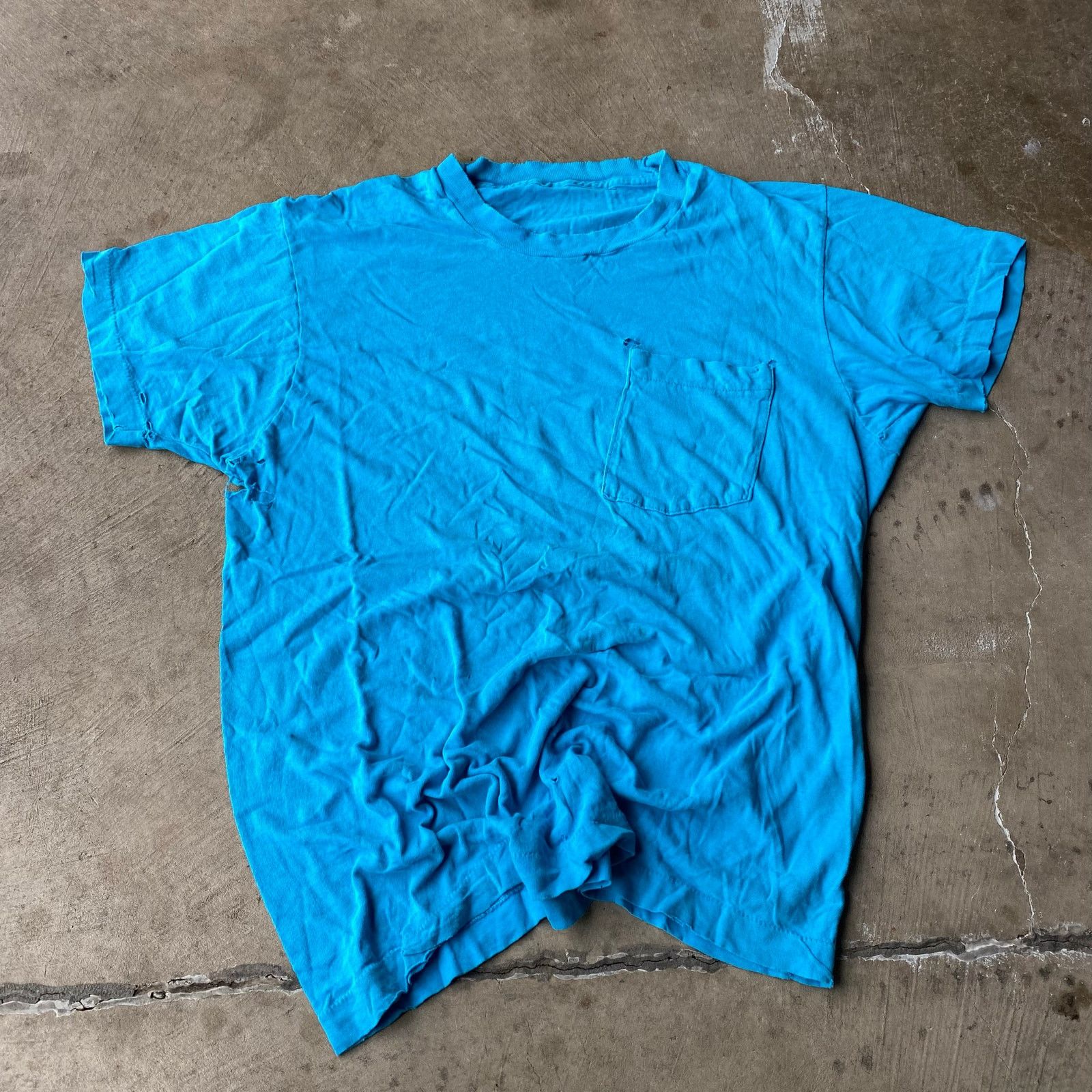 Vintage VINTAGE 80S TEAL DISTRESSED T-SHIRT SZ MEDIUM Size US M / EU 48-50 / 2 - 1 Thumbnail