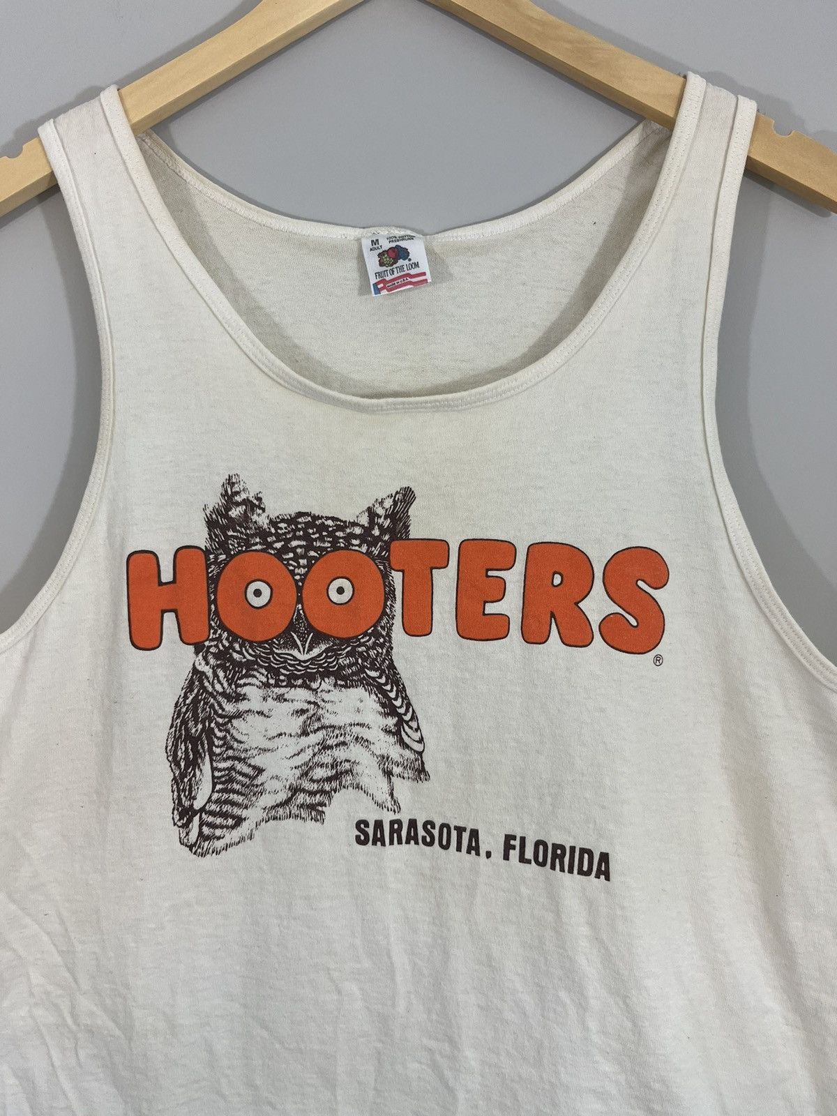 Vintage Single Stitch Hooters Distressed Retro Tank Top Size US M / EU 48-50 / 2 - 3 Thumbnail