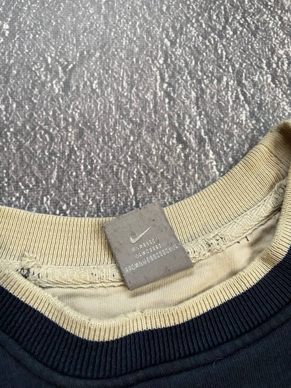 Nike Vintage Nike Y2K distressed sweatshirt Size US L / EU 52-54 / 3 - 5 Thumbnail