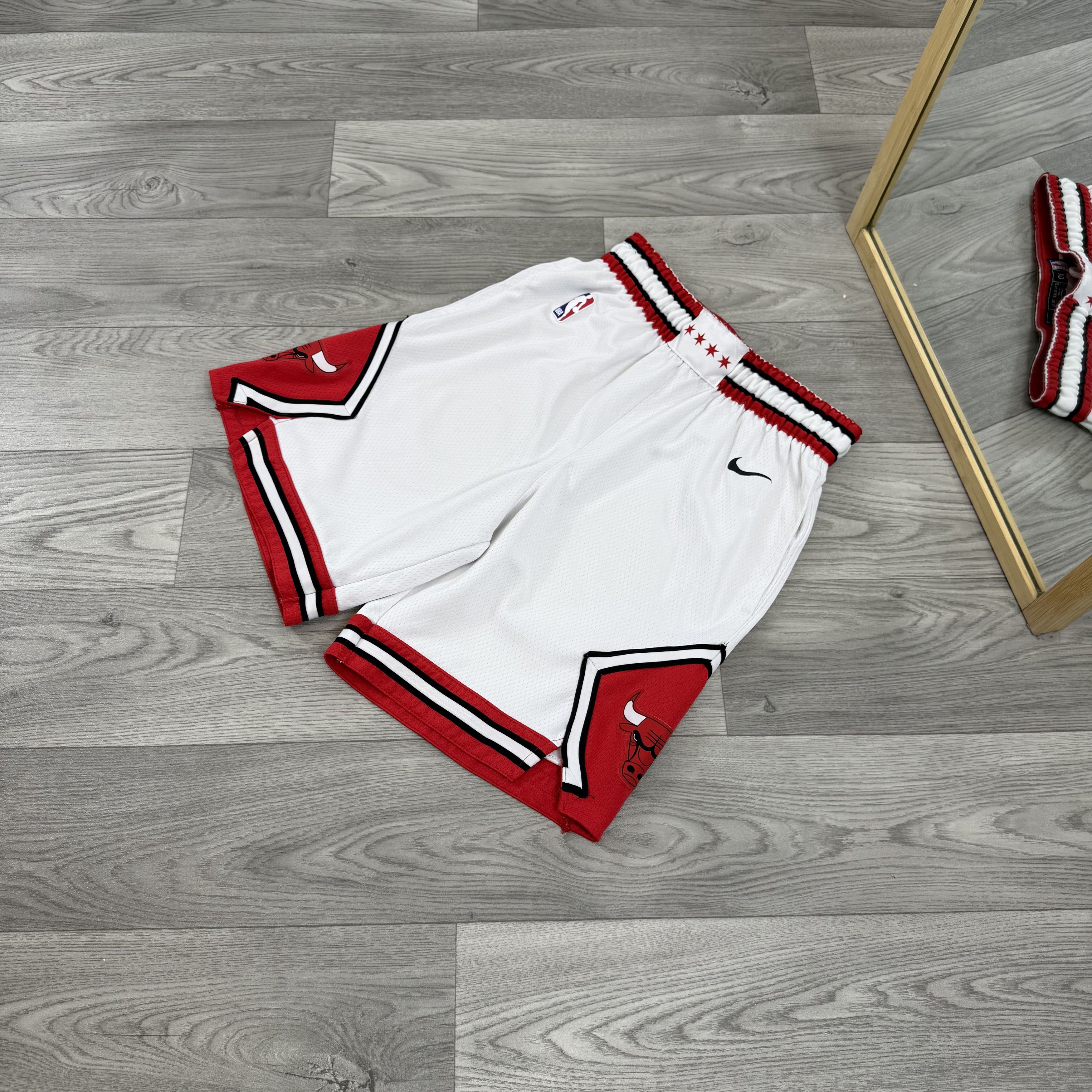 Nike Nike NBA Chicago Bulls White Jersey Shorts Size US 30 / EU 46 - 4 Thumbnail