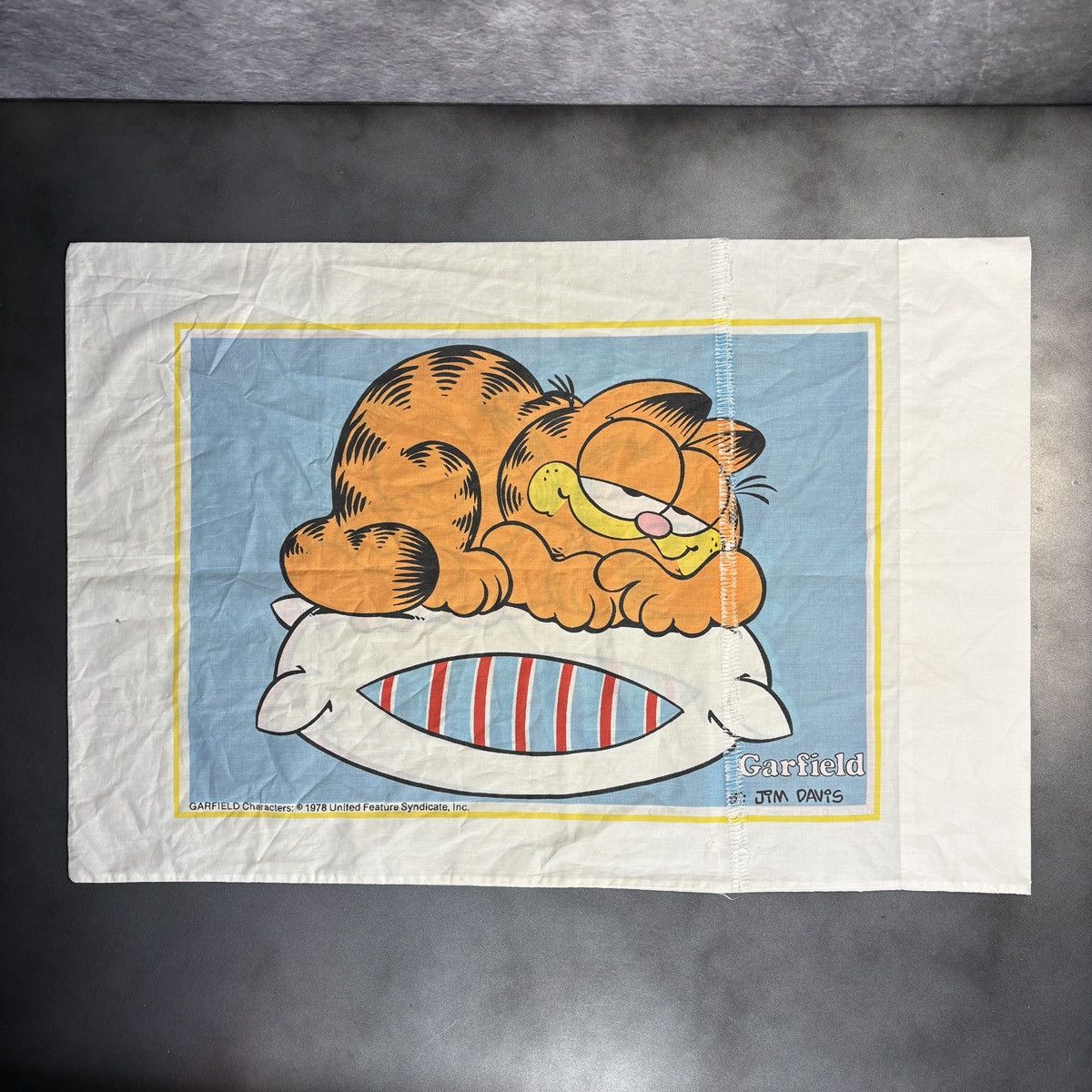 Vintage 1970s Garfield Pillow Case Vintage Bedding Bed Sheet Linens Size ONE SIZE - 1 Thumbnail