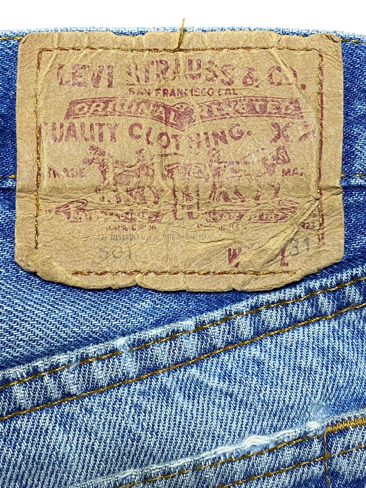Levi's Vintage Levis 501 80s ButtonFly Distressed Loose Jeans Size US 32 / EU 48 - 13 Thumbnail