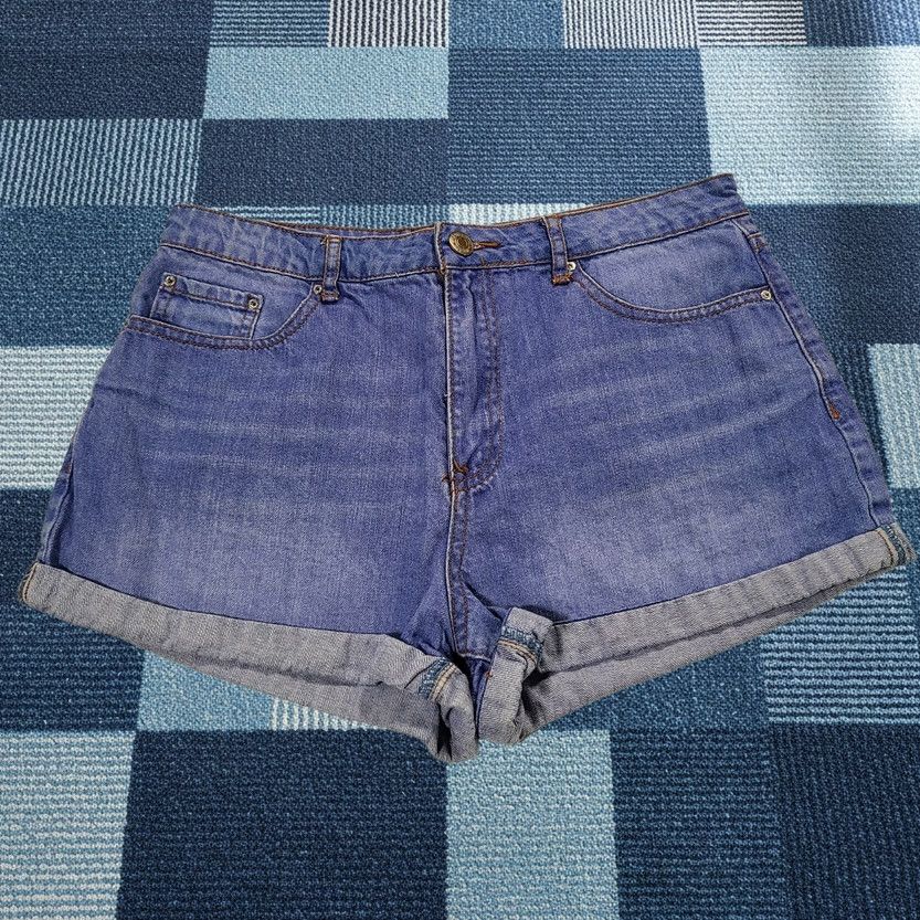 Forever 21 FOREVER 21 Shorts Womens 29 Denim Mid Rise Zip Cuffed Stone Wash 5-Pocket Blue Casual Summer Mens? Size 30" / US 8 / IT 44 - 1 Thumbnail