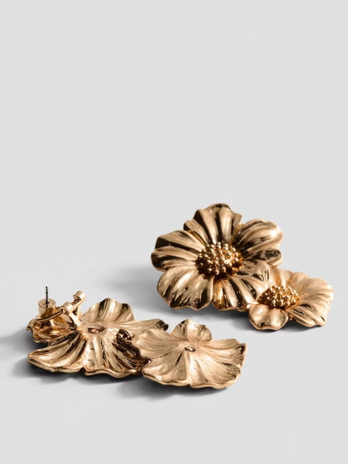 Mango Mango / Statement Floral Drop Earrings / Gold Size ONE SIZE - 7 Thumbnail