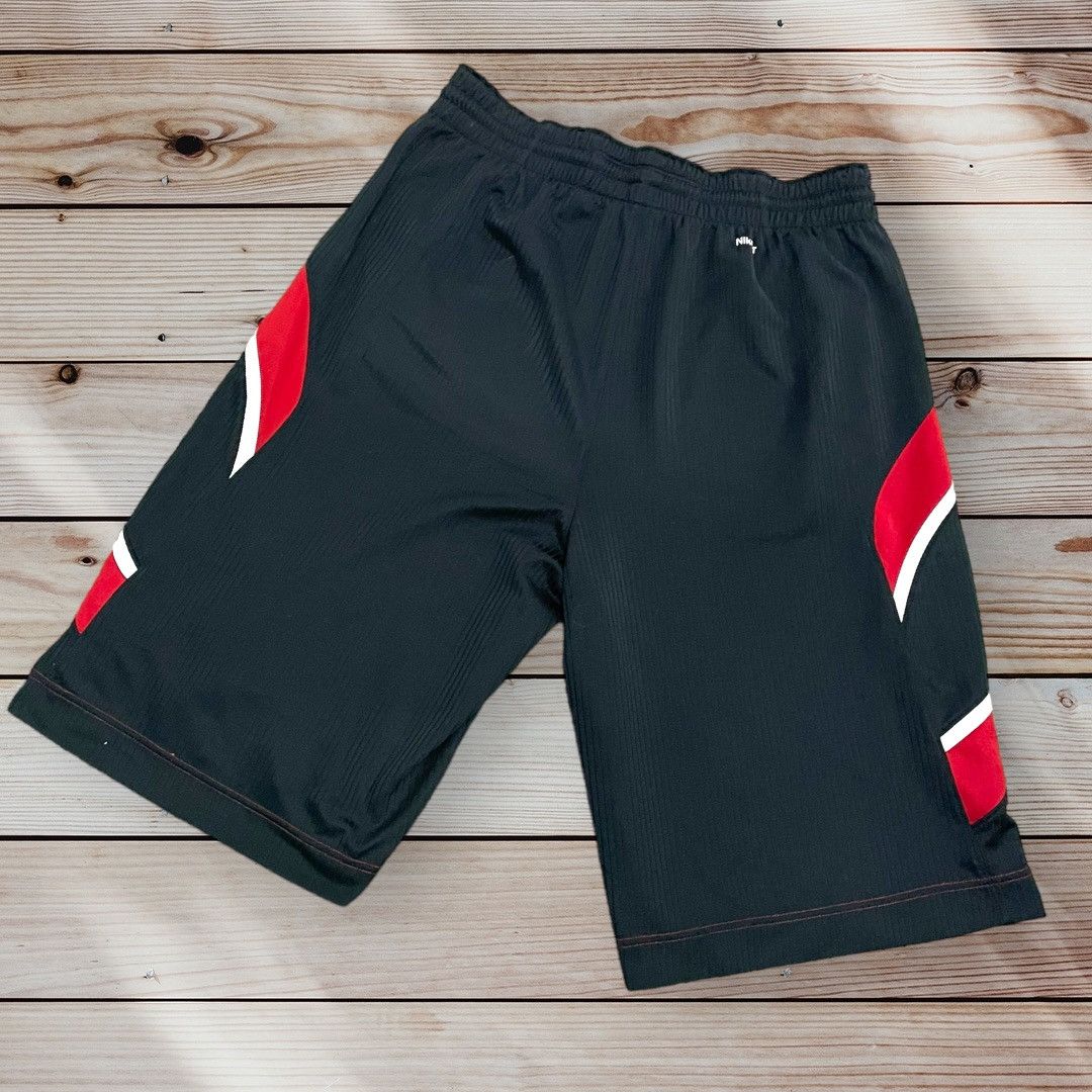 Nike × Vintage Vintage Nike Bred Basketball Shorts L Size US 34 / EU 50 - 2 Thumbnail