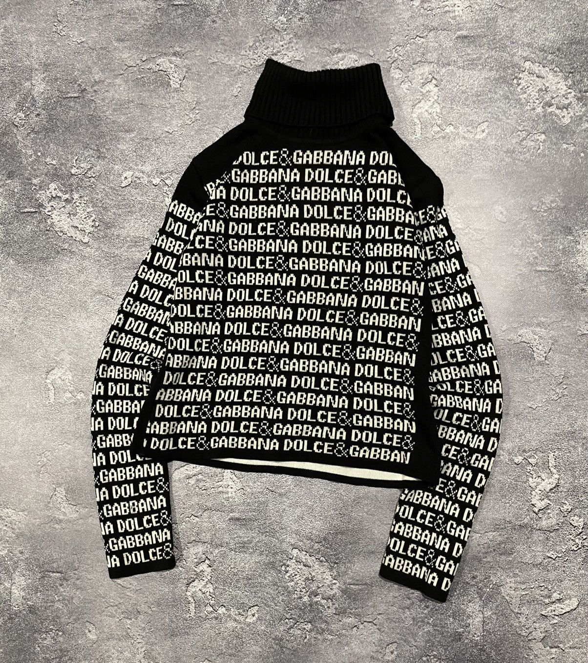 Dolce & Gabbana Vintage Dolce & Gabbana Monogram Logo Turtleneck Sweater Y2K Size M / US 6-8 / IT 42-44 - 1 Thumbnail