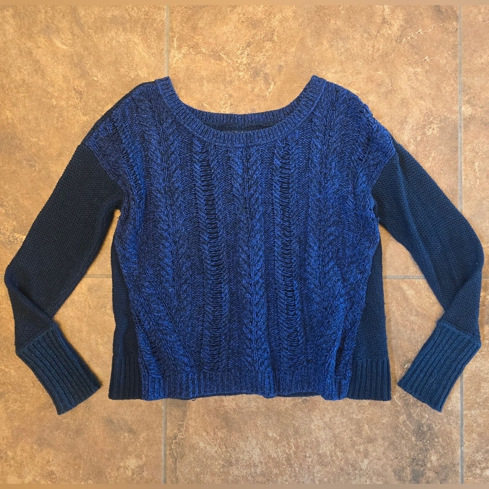 American Eagle Outfitters Shades Of Blue | AEO | Detailed Sweater Size M / US 6-8 / IT 42-44 - 1 Thumbnail
